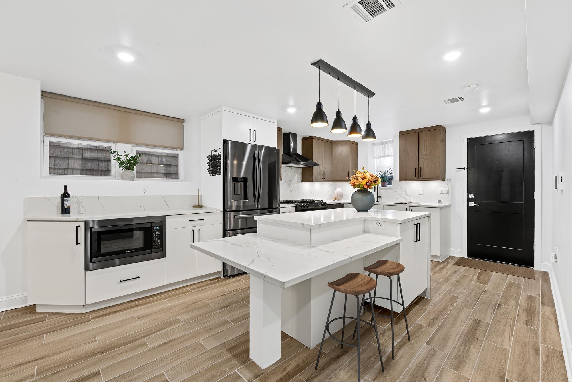 Jersey City, New Jersey, 07307, United States, 3 Bedrooms Bedrooms, ,3 BathroomsBathrooms,Residential,For Sale,1965094