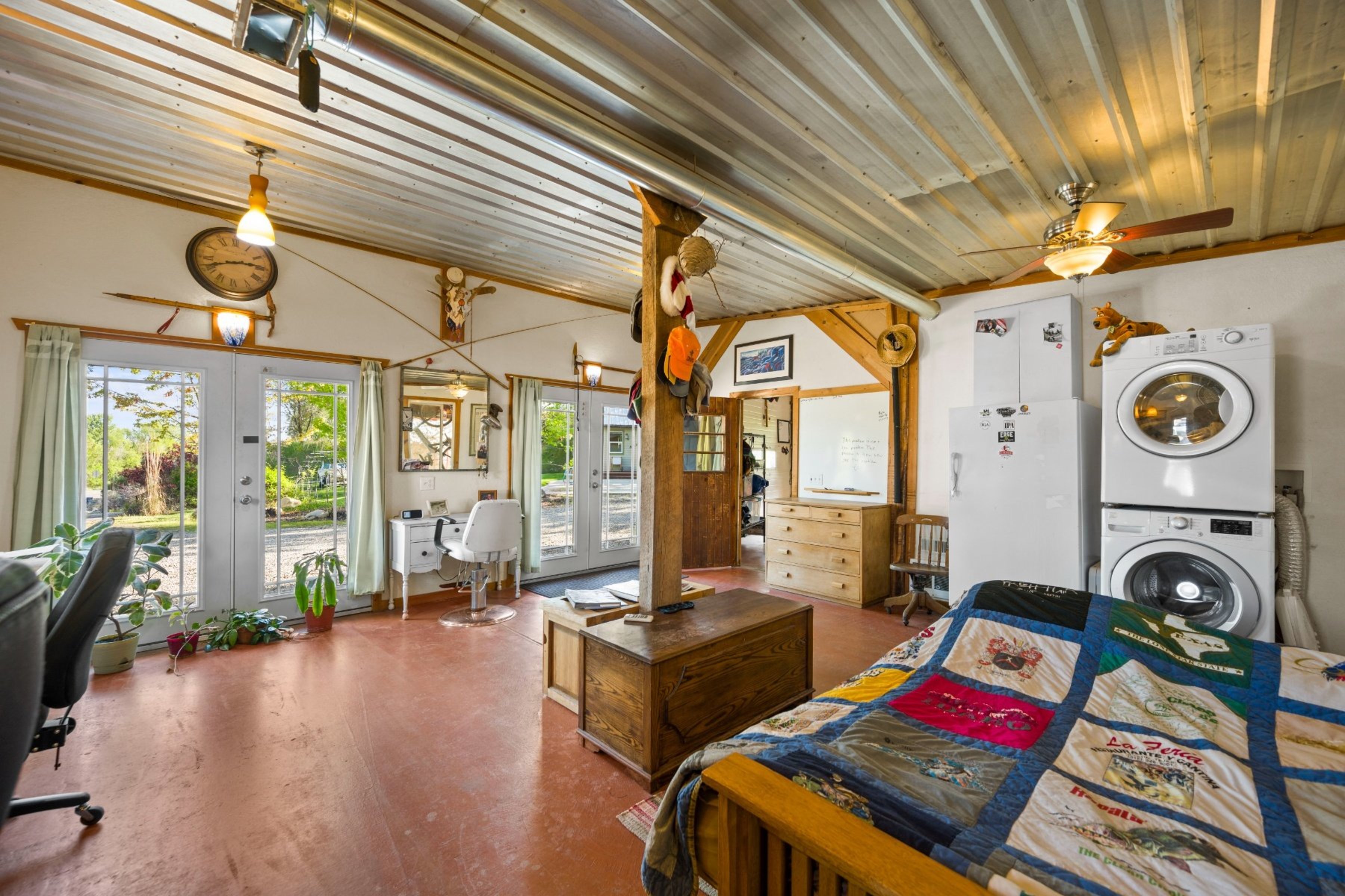  Opportunity to Subdivide - Build Homes With a City & Foothills View - 物件實景