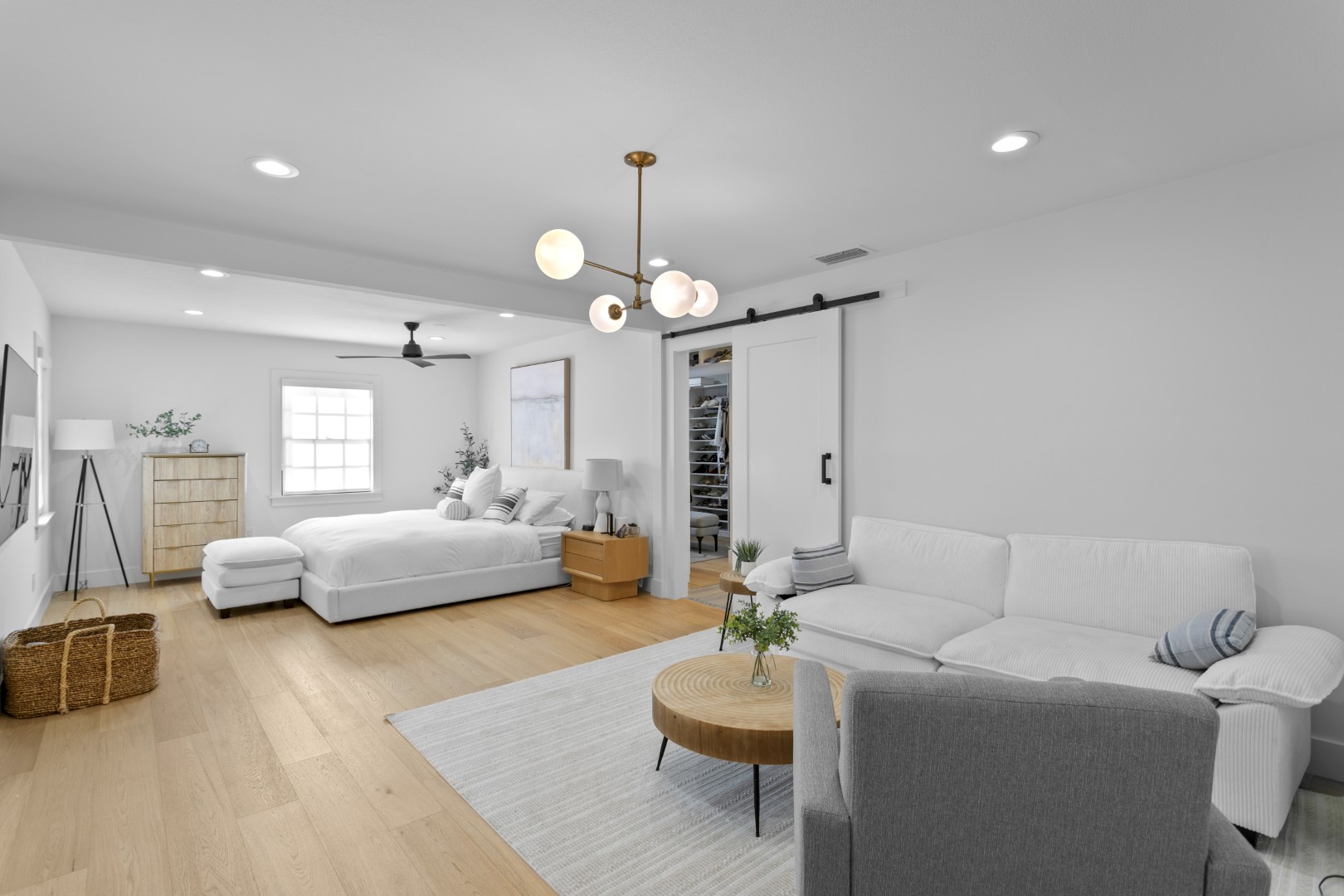 Tampa, Florida, 33629, United States, 4 Bedrooms Bedrooms, ,5 BathroomsBathrooms,Residential,For Sale,2010401