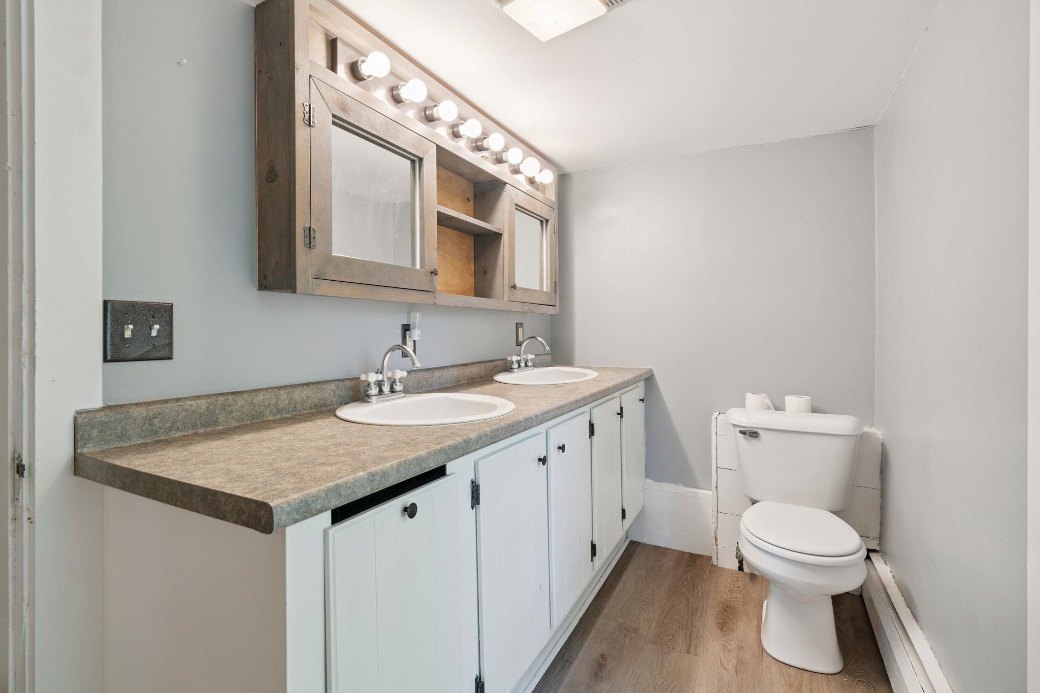 New London, New Hampshire, 03257, United States, 4 Bedrooms Bedrooms, ,2 BathroomsBathrooms,Residential,For Sale,1950111