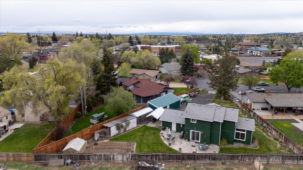 Redmond, Oregon, 97756, United States, 4 Bedrooms Bedrooms, ,2 BathroomsBathrooms,Residential,For Sale,2039824