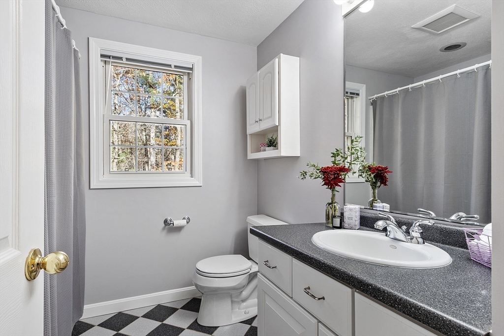 Dracut, Massachusetts, 01826, United States, 3 Bedrooms Bedrooms, ,2 BathroomsBathrooms,Residential,For Sale,1988134