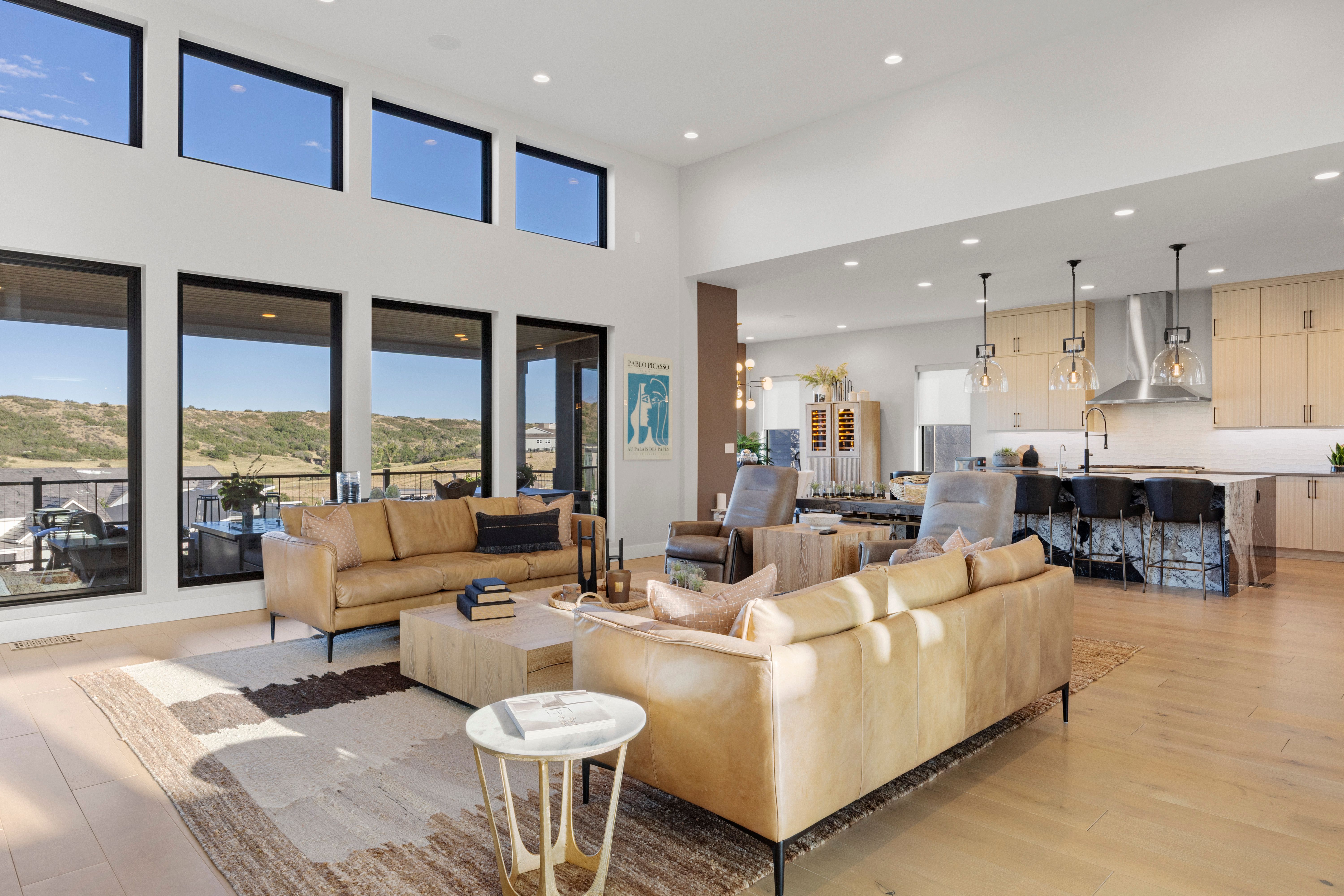  Abundance of Large Windows Showcasing Peaceful Canyon and Ridge Views - 物件實景