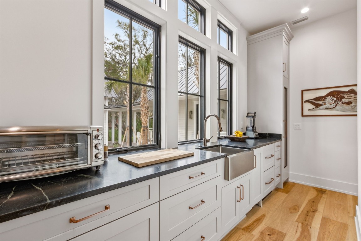 Fernandina Beach, Florida, 32034, United States, 5 Bedrooms Bedrooms, ,4 BathroomsBathrooms,Residential,For Sale,1983065