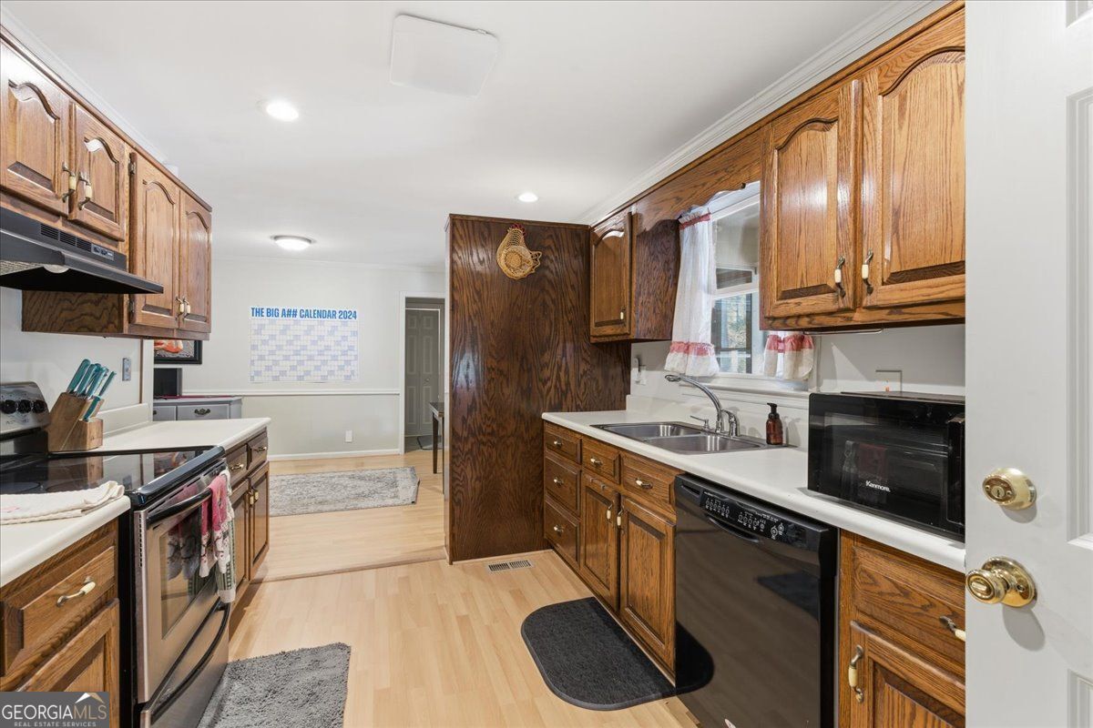 Douglasville, Georgia, 30135, United States, 5 Bedrooms Bedrooms, ,3 BathroomsBathrooms,Residential,For Sale,1988782