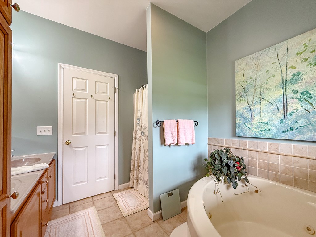 Craddockville, Virginia, 23341, United States, 4 Bedrooms Bedrooms, ,3 BathroomsBathrooms,Residential,For Sale,1891575