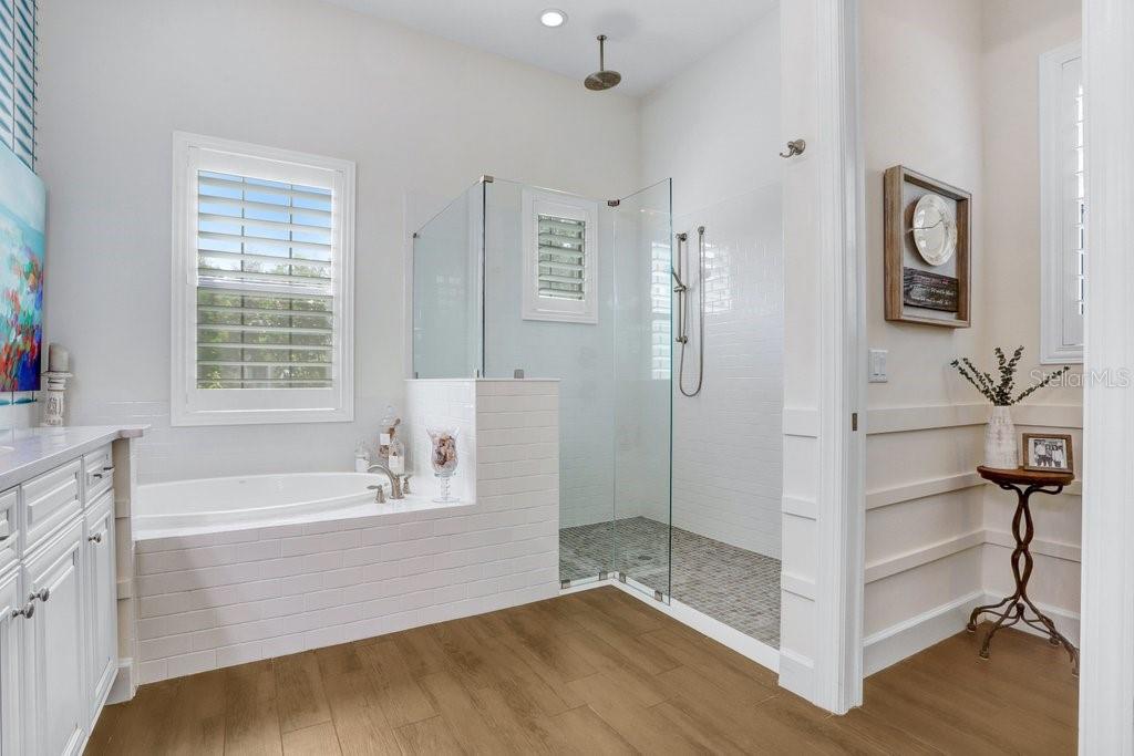 Tampa, Florida, 33626, United States, 4 Bedrooms Bedrooms, ,4 BathroomsBathrooms,Residential,For Sale,1827549