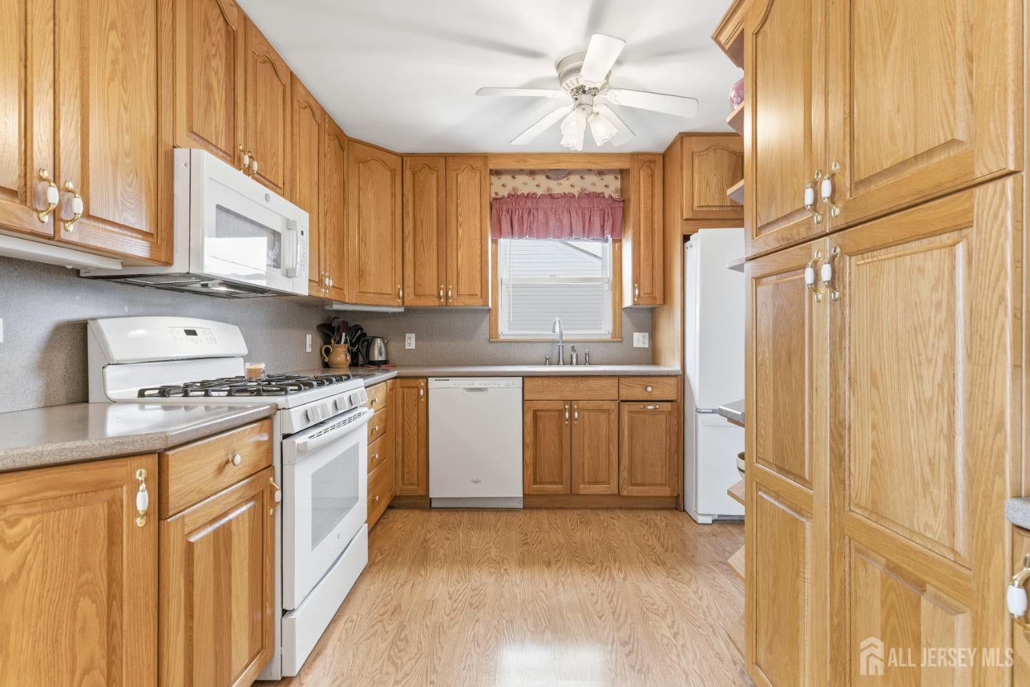 1201 - Carteret, New Jersey, 07008, United States, 4 Bedrooms Bedrooms, ,2 BathroomsBathrooms,Residential,For Sale,2006172