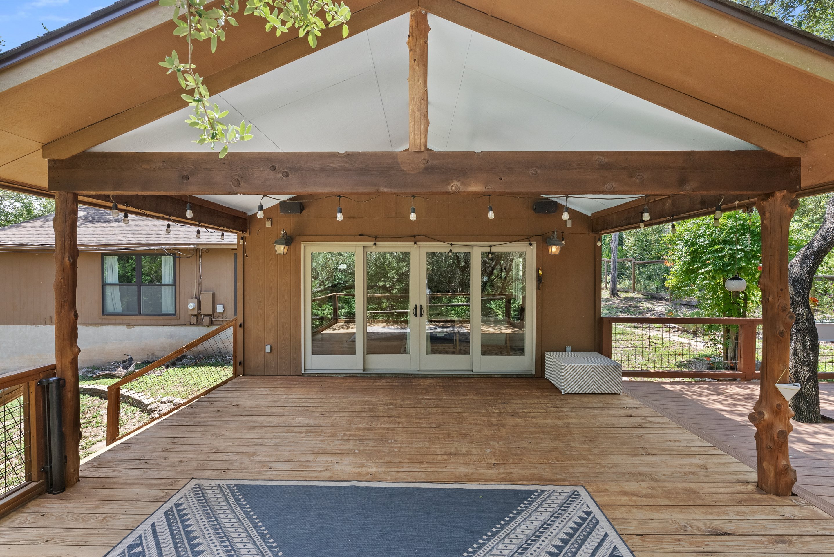  Thoughtfully Updated. Wonderfully Private. Move-In Ready - 物件實景