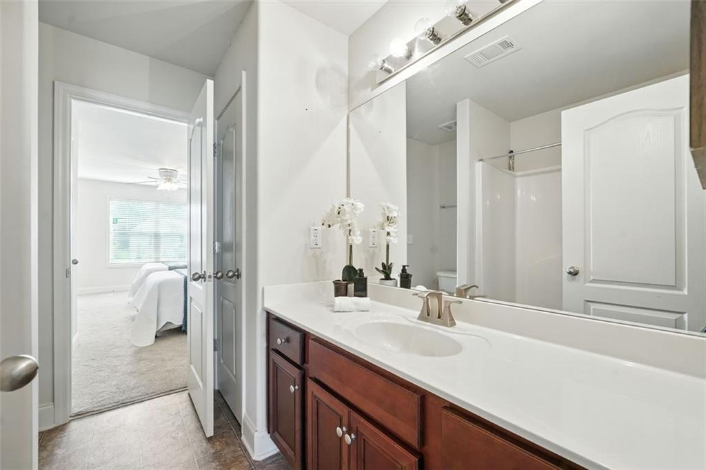 Atlanta, Georgia, 30331, United States, 5 Bedrooms Bedrooms, ,4 BathroomsBathrooms,Residential,For Sale,1933475