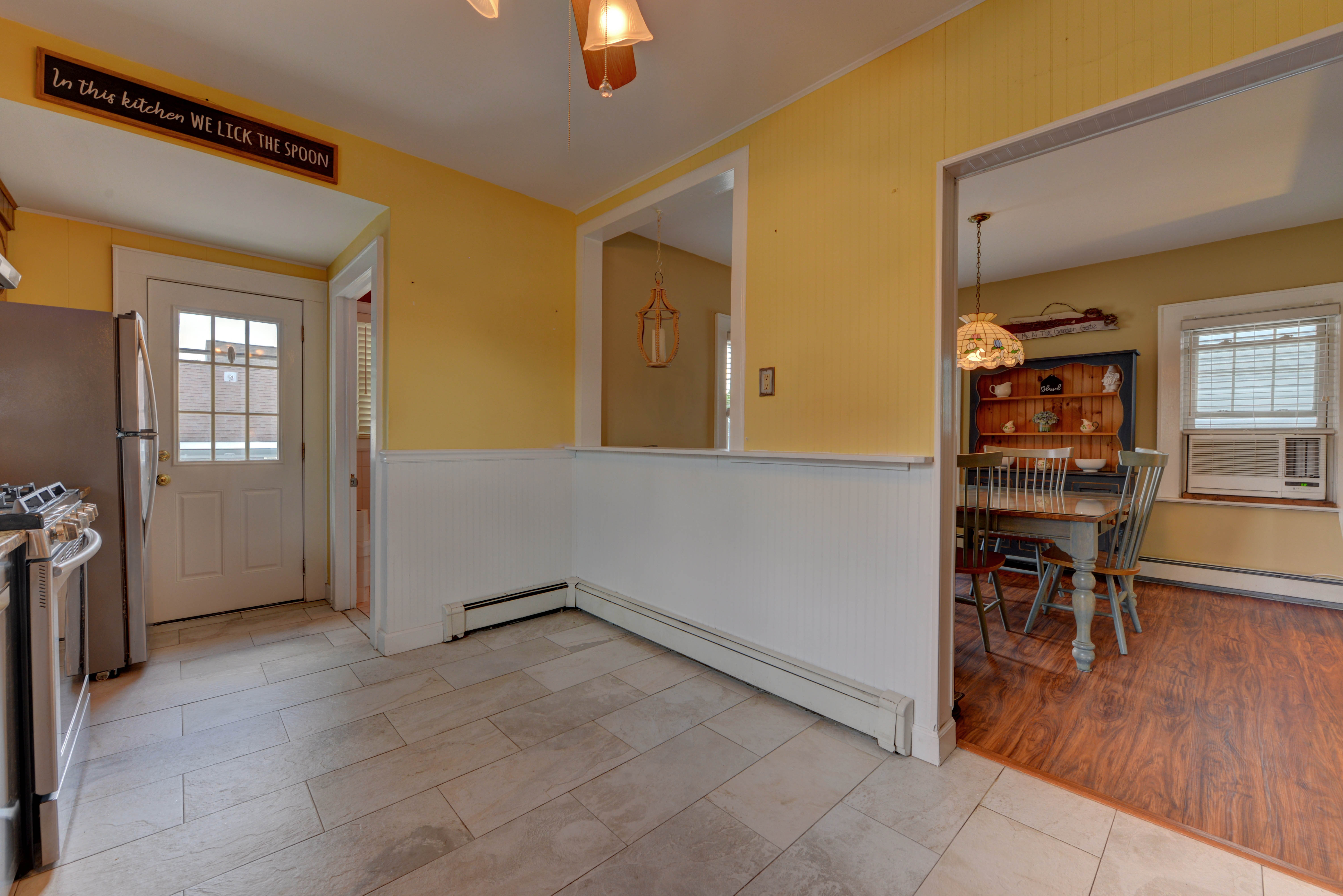 Lyndhurst, New Jersey, 07071, United States, 3 Bedrooms Bedrooms, ,2 BathroomsBathrooms,Residential,For Sale,1915781