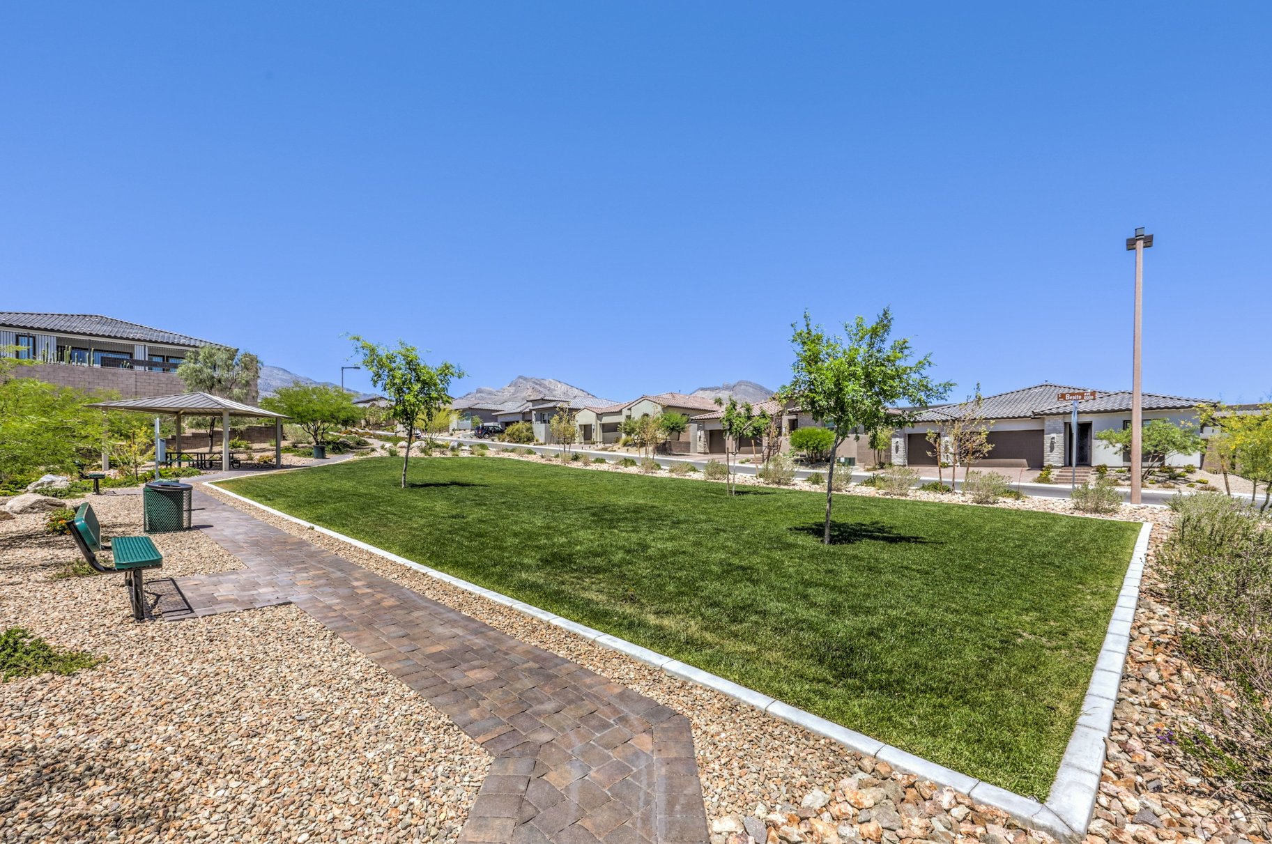 Beautifully Upgraded 2-Story Home in a Gated Community in Summerlin West - 物件實景