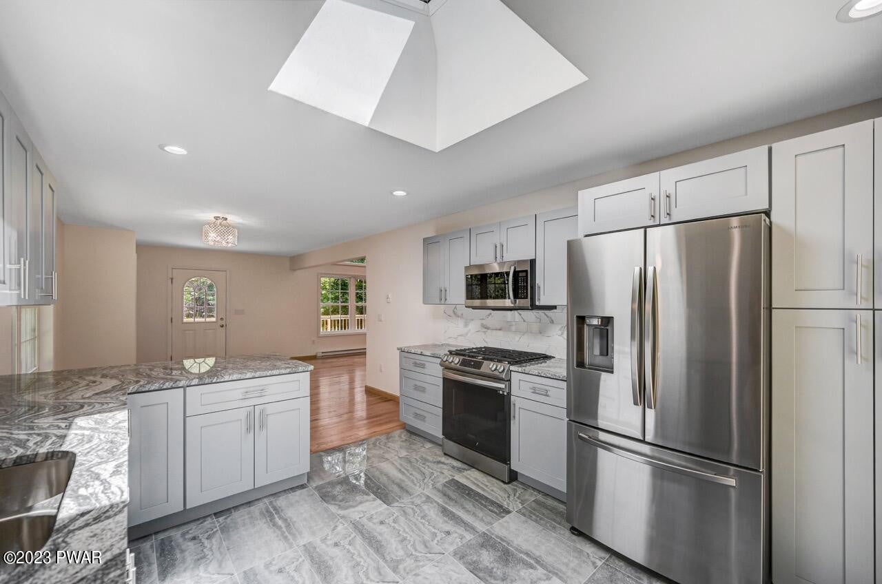 Lake Ariel, Pennsylvania, 18436, United States, 4 Bedrooms Bedrooms, ,4 BathroomsBathrooms,Residential,For Sale,1878609