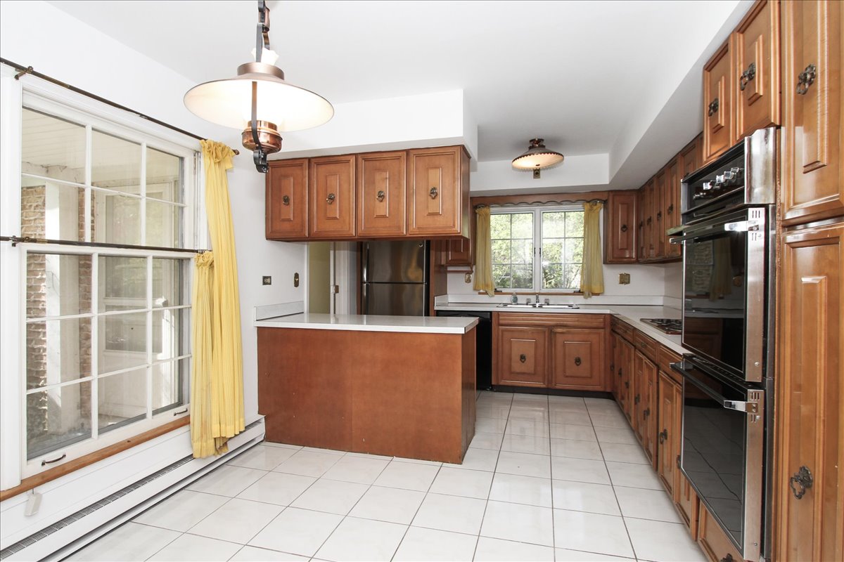 Lincolnshire, Illinois, 60069, United States, 4 Bedrooms Bedrooms, ,3 BathroomsBathrooms,Residential,For Sale,1975181