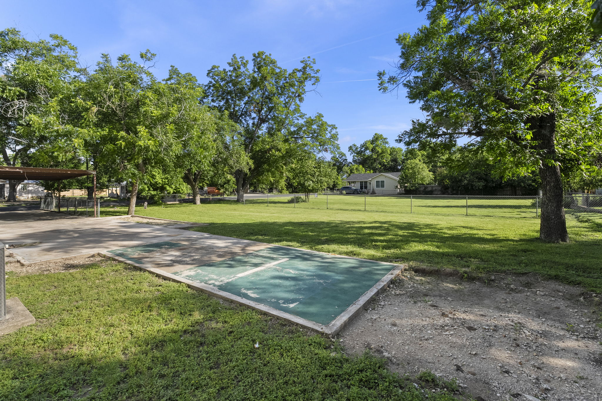  501 West Creek Street, Fredericksburg, TX 78624 - 物件實景