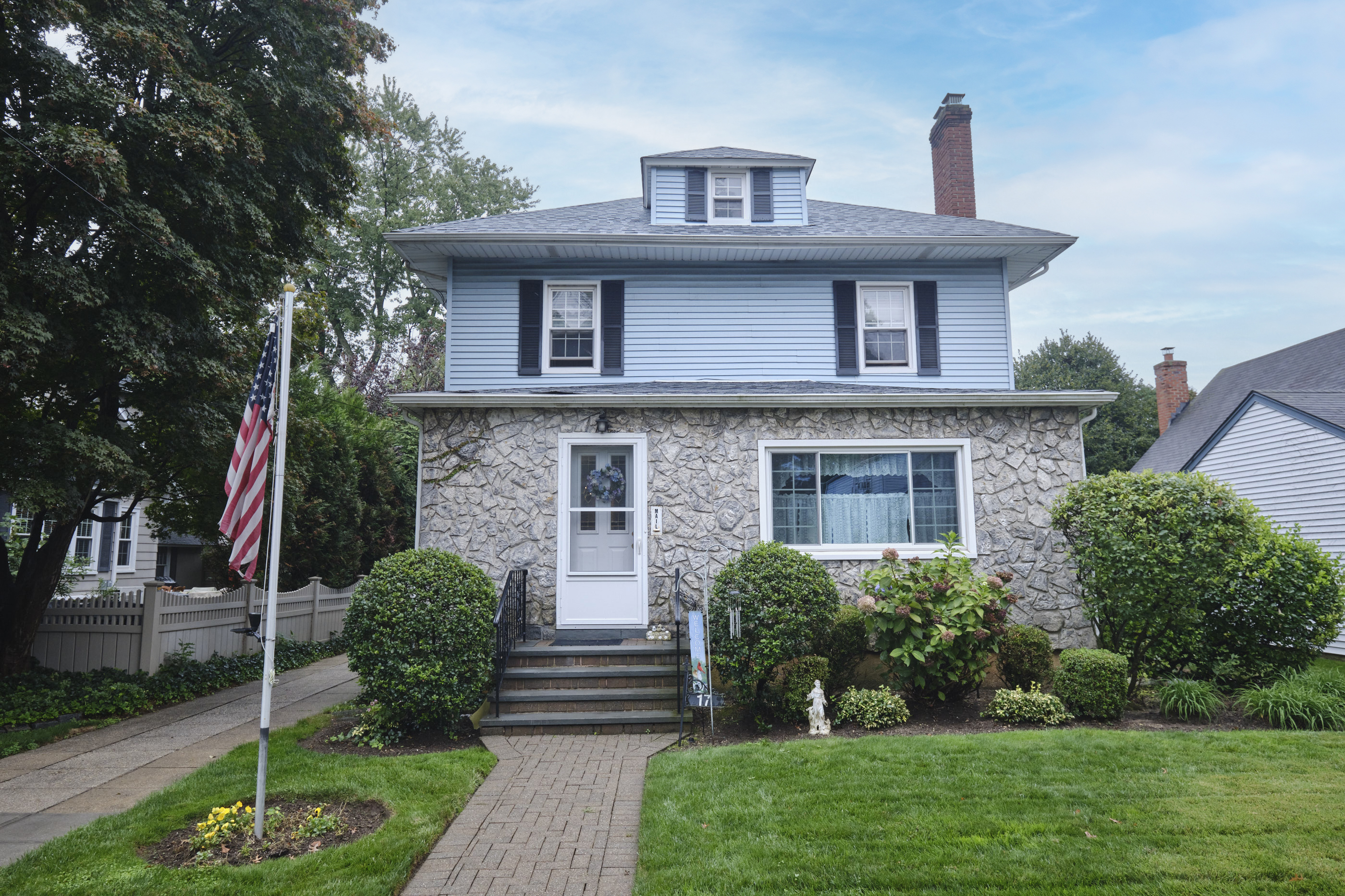 Floral Park, New York, 11001, United States, 3 Bedrooms Bedrooms, ,2 BathroomsBathrooms,Residential,For Sale,1974847