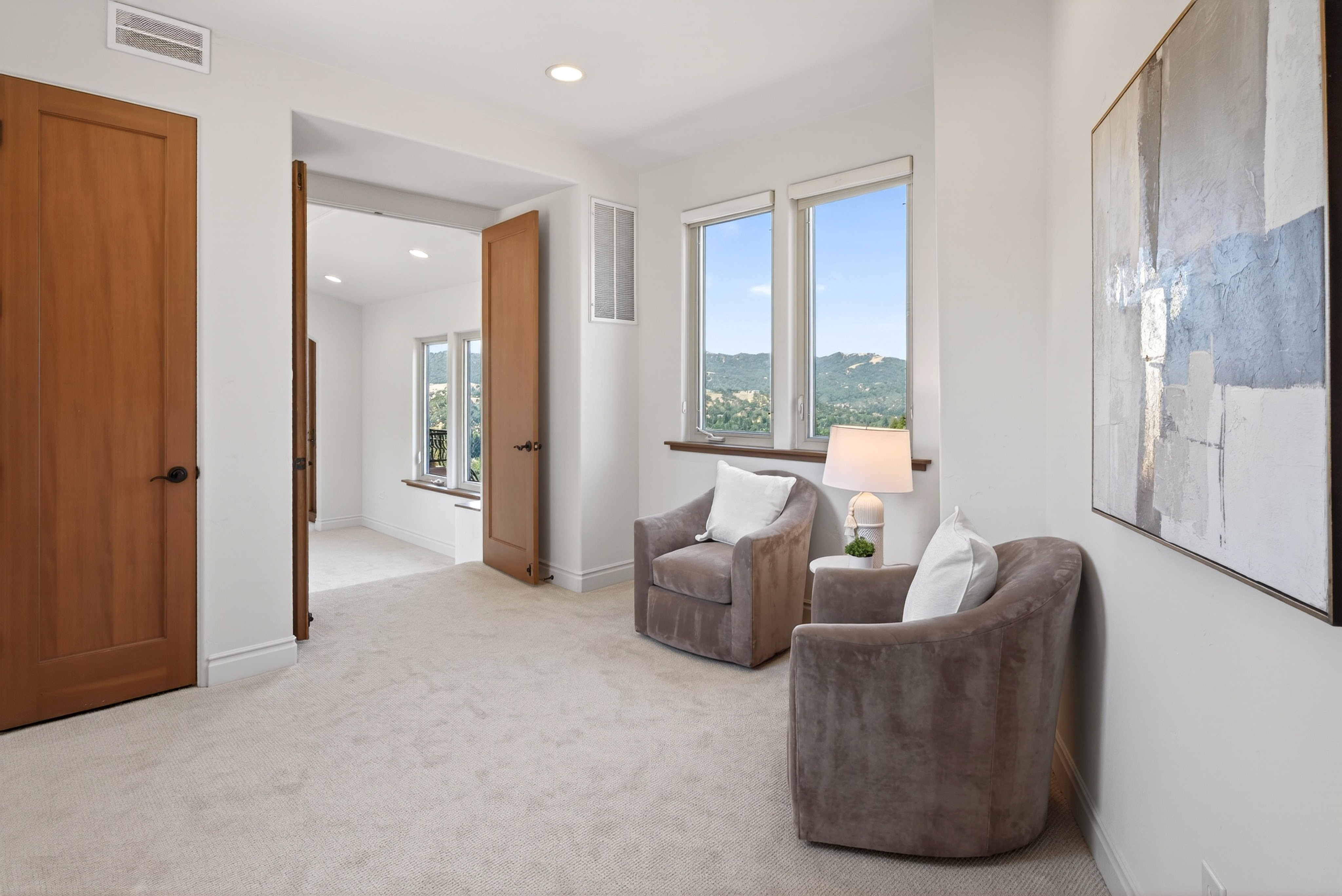  An Extraordinary Round Hill Estate Defined by Privacy, Views, and Sophistication - 物件實景
