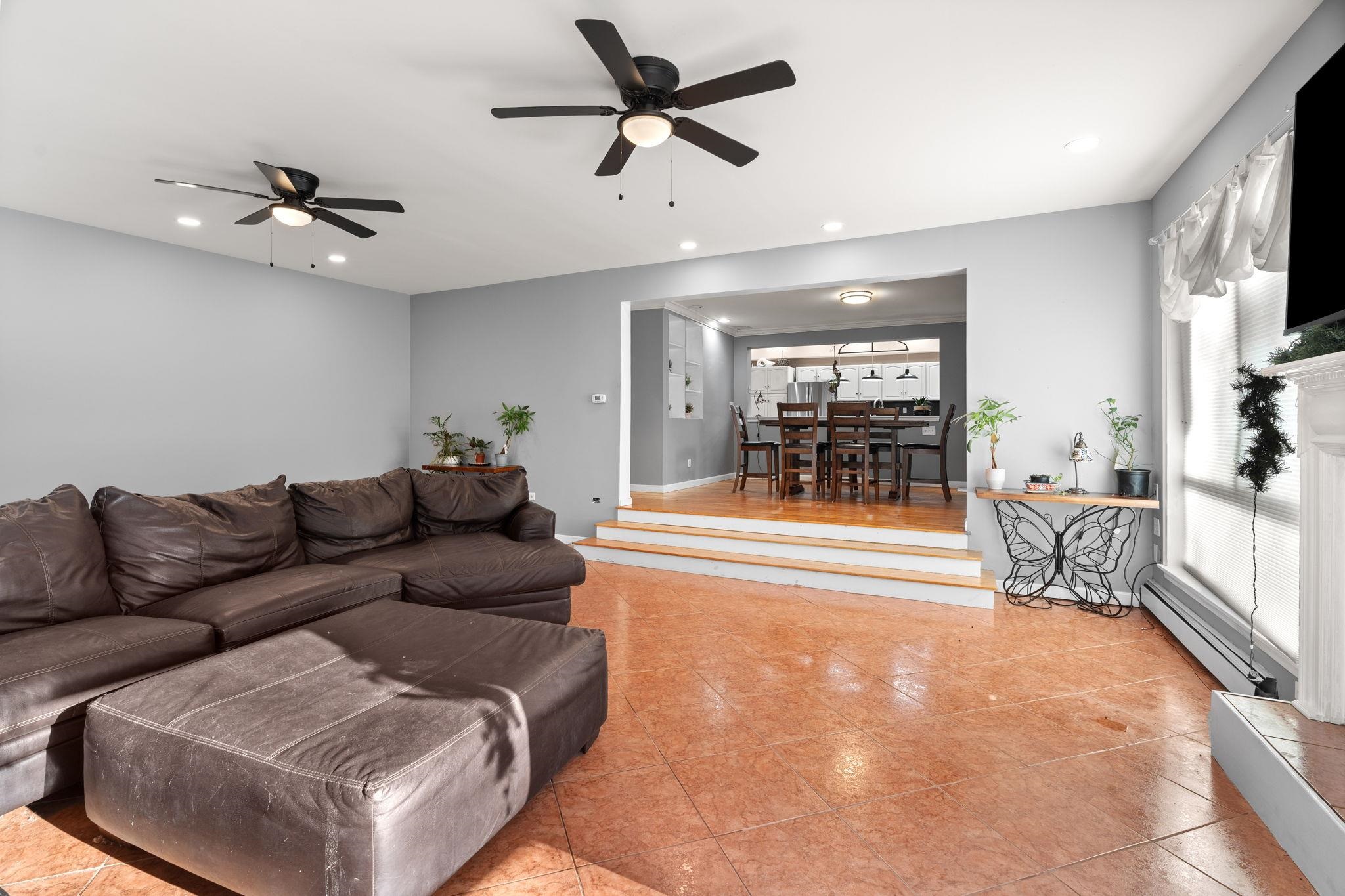 Plaistow, New Hampshire, 03865, United States, 4 Bedrooms Bedrooms, ,1 BathroomBathrooms,Residential,For Sale,2001863