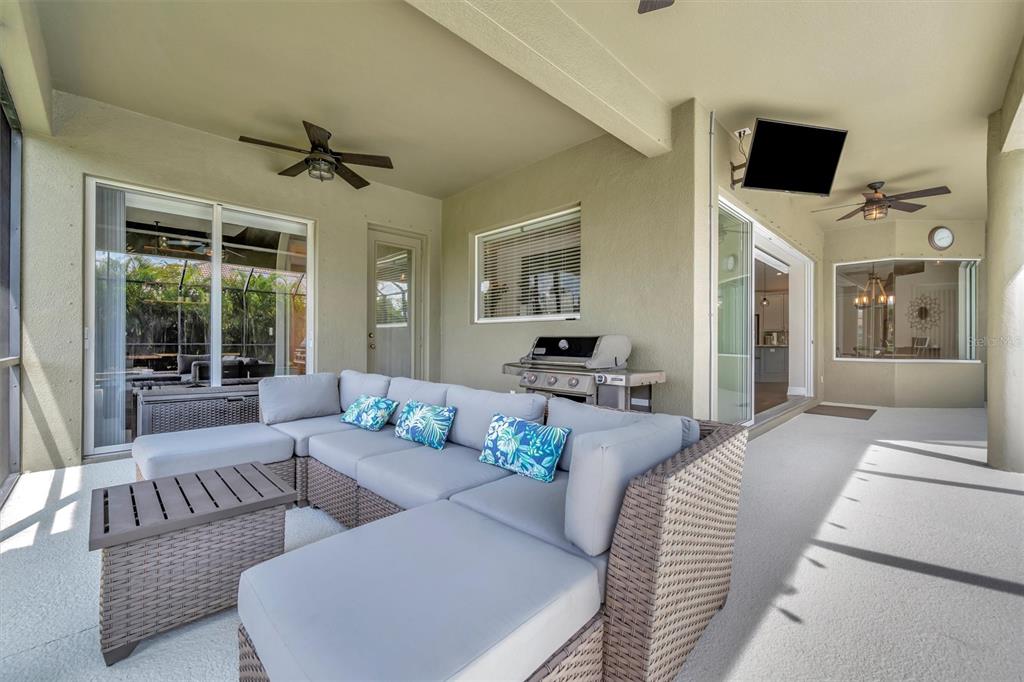 Bradenton, Florida, 34212, United States, 3 Bedrooms Bedrooms, ,4 BathroomsBathrooms,Residential,For Sale,1910869