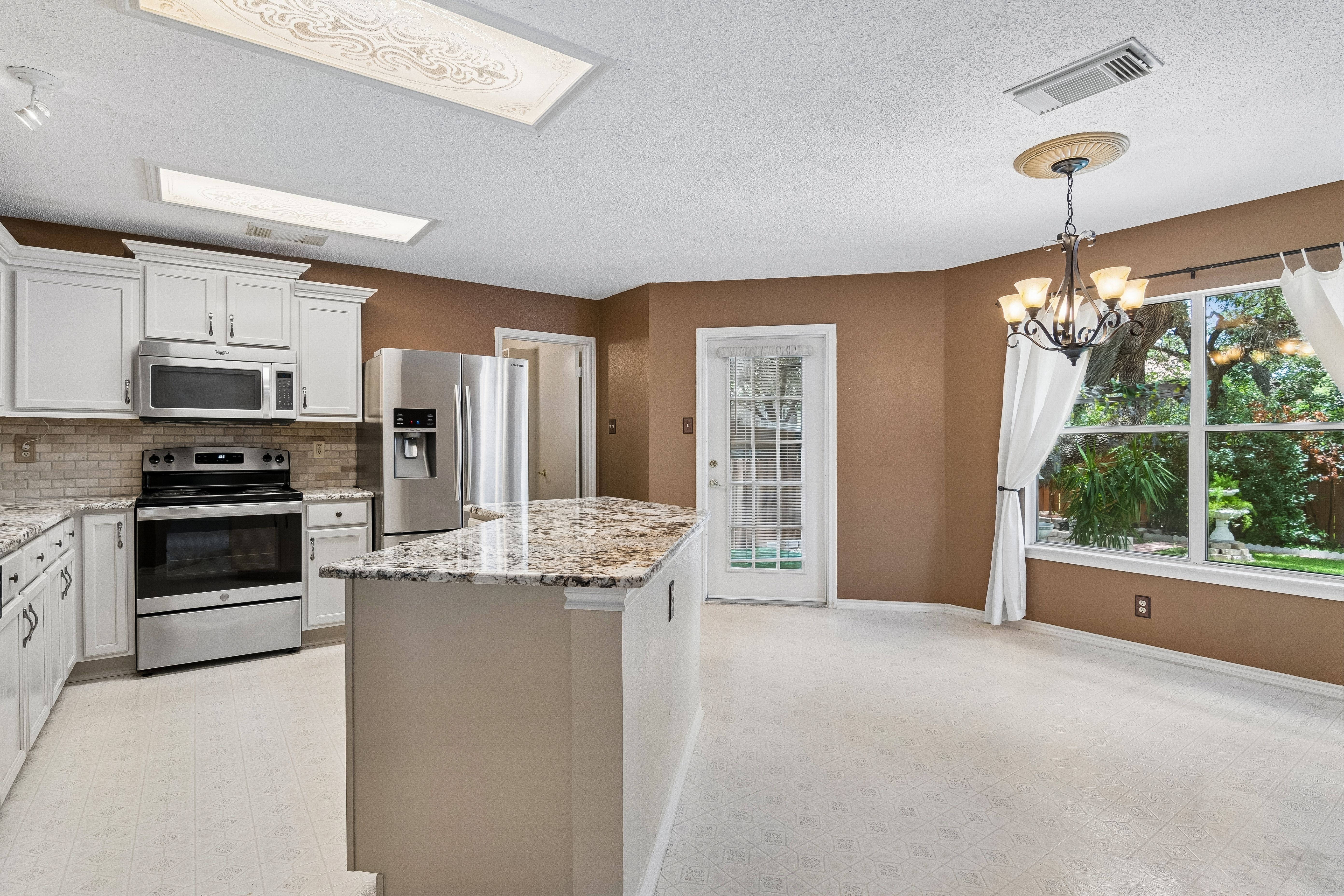  Stylish Two-Story in Huntington Place - 物件實景