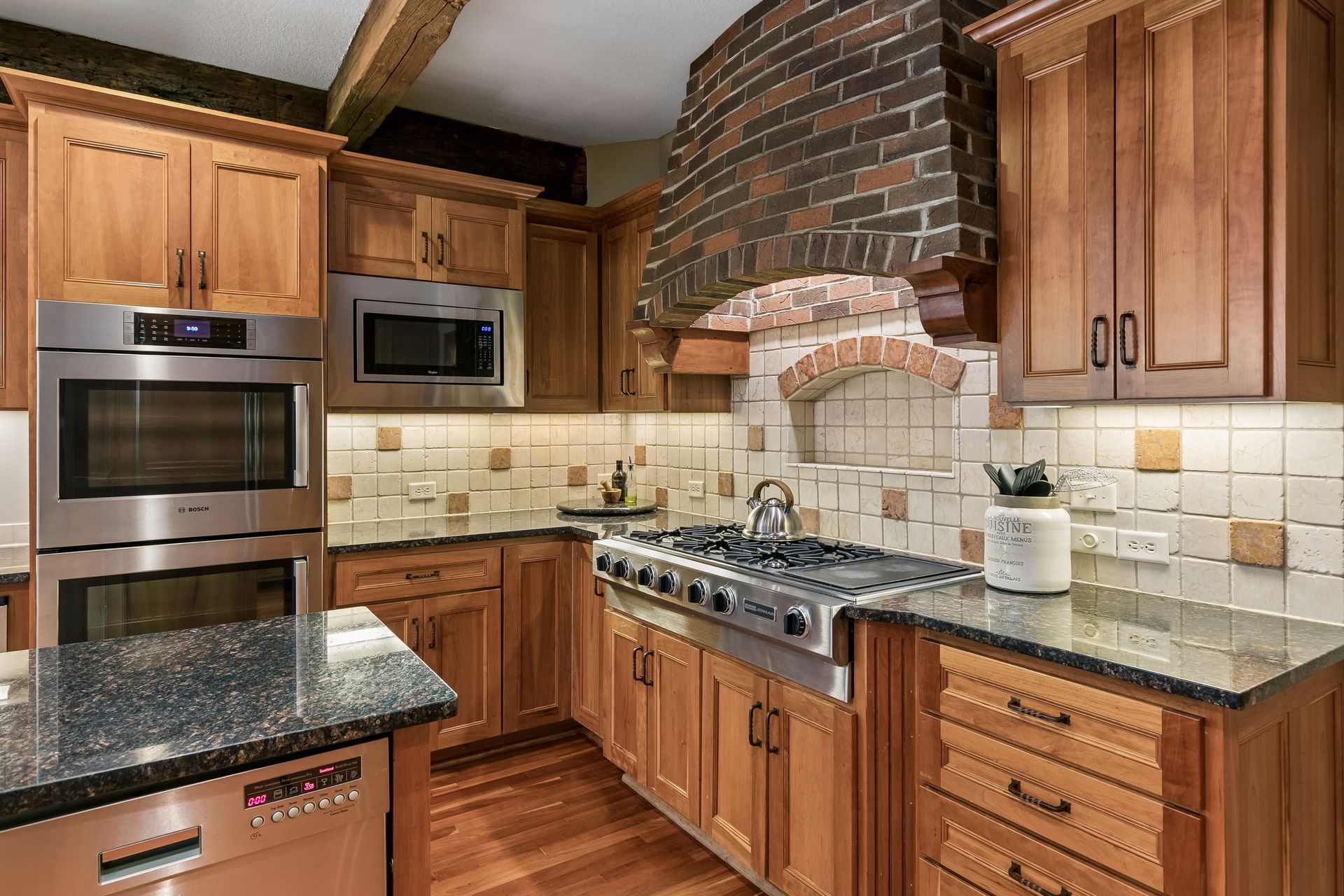  One-of-a-kind wooded retreat in Lakeville - 物件實景