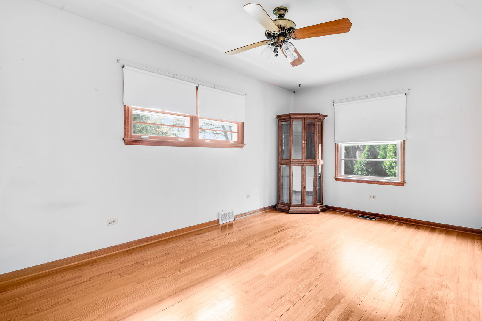 Palatine, Illinois, 60067, United States, 5 Bedrooms Bedrooms, ,3 BathroomsBathrooms,Residential,For Sale,1901159