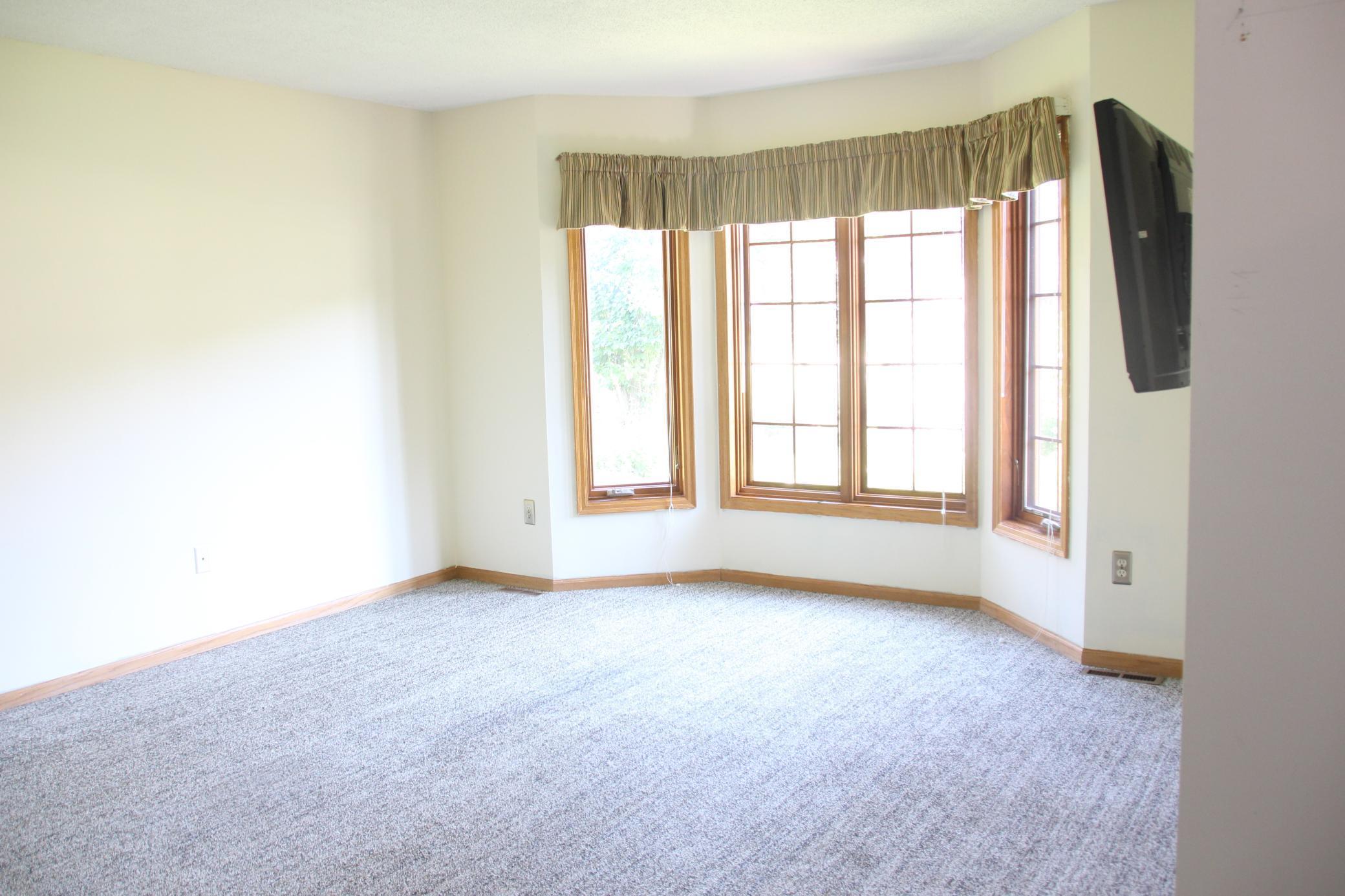 Lakeville, Minnesota, 55044, United States, 3 Bedrooms Bedrooms, ,2 BathroomsBathrooms,Residential,For Sale,1941010
