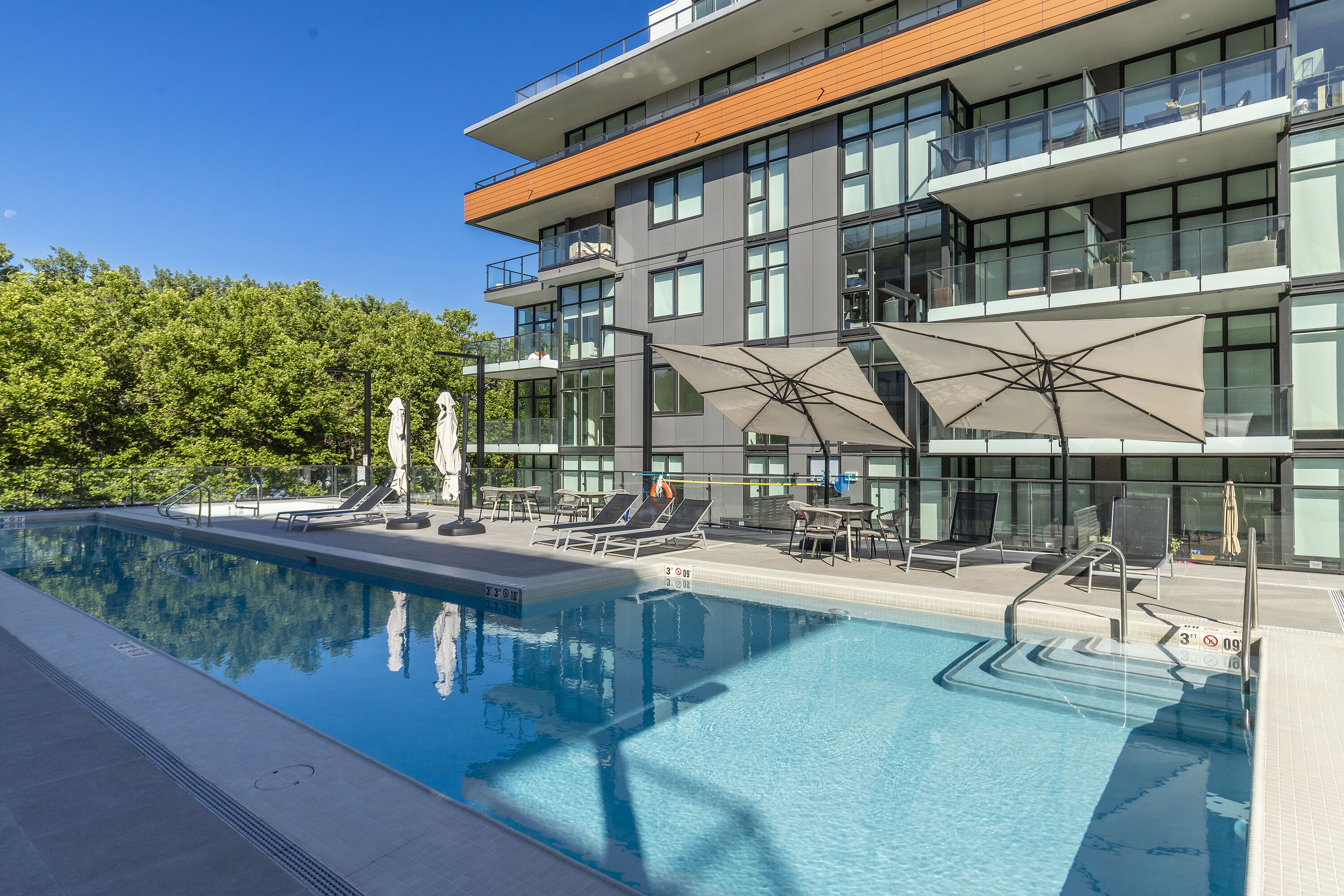  Luxury Lakeside Living - 物件實景