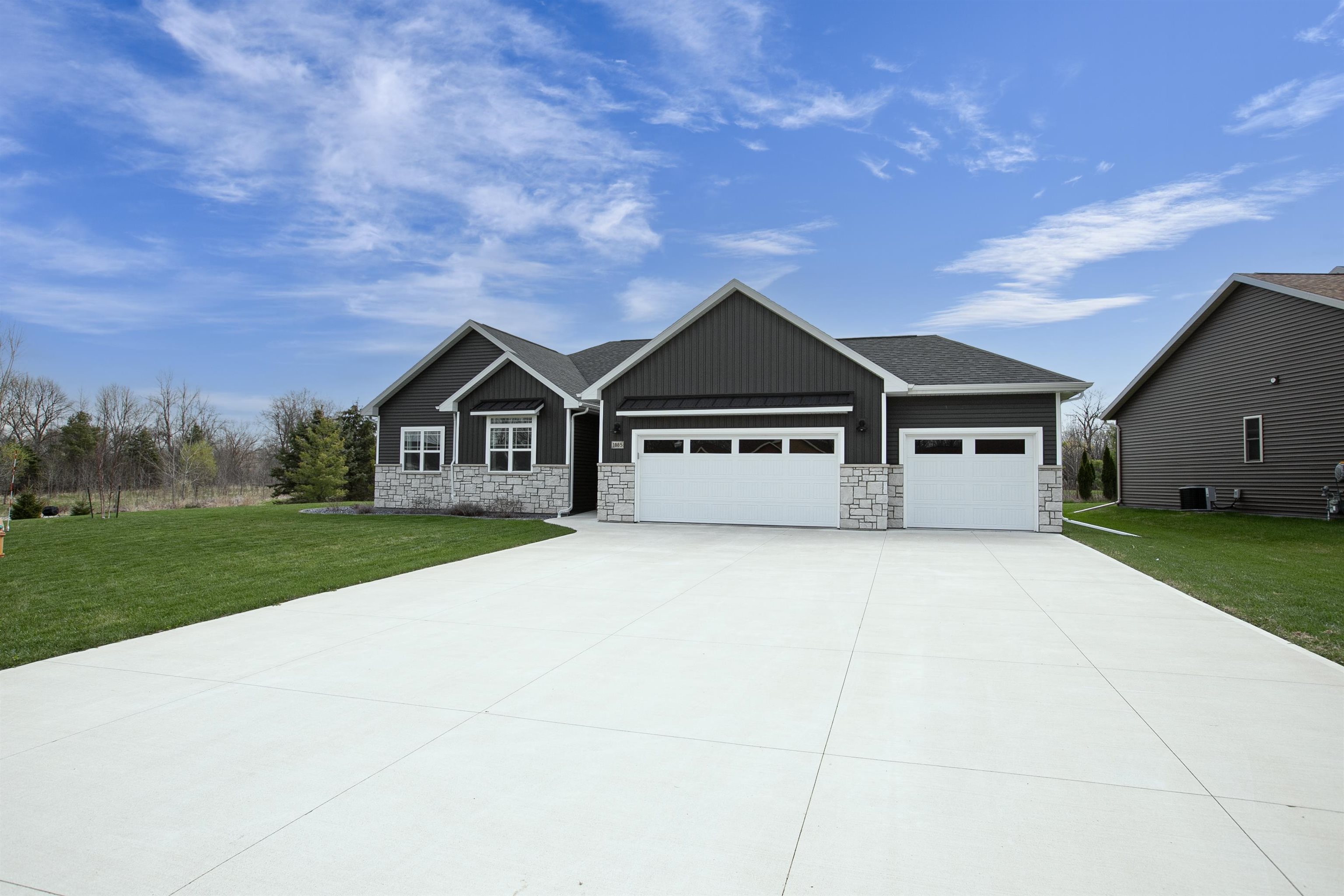 Neenah, Wisconsin, 54956-8964, United States, 4 Bedrooms Bedrooms, ,3 BathroomsBathrooms,Residential,For Sale,1846194