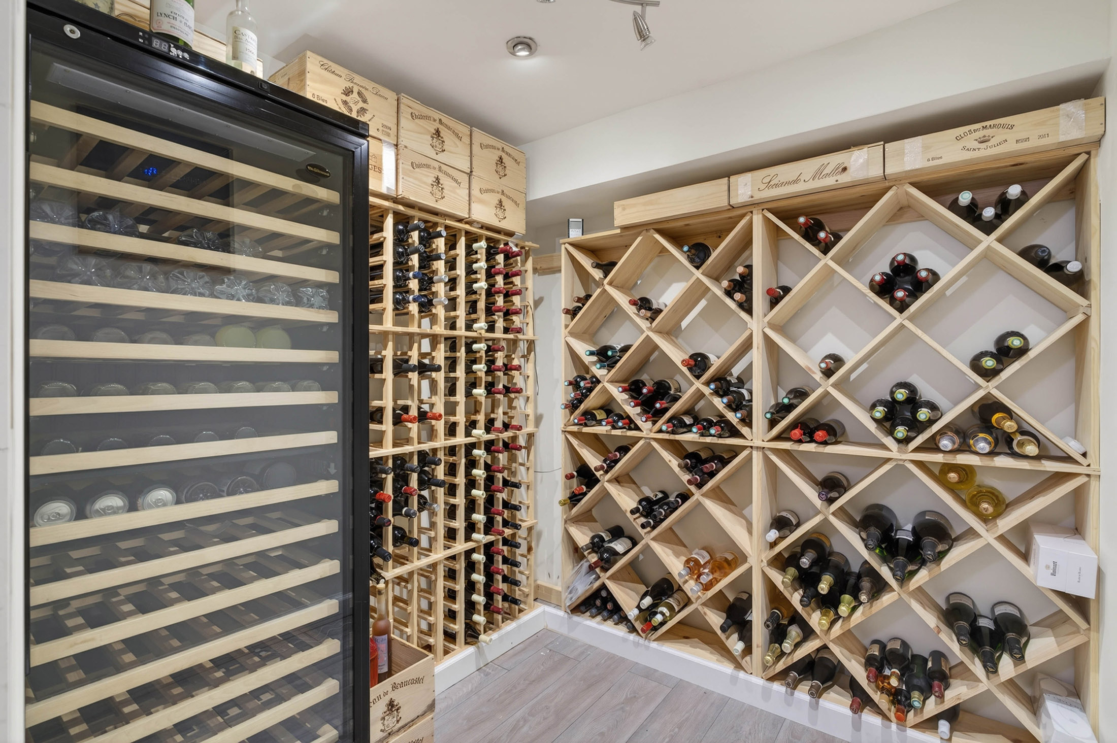  Stunning Estate with Pool Set on 1.3+/- Private Acres - 物件實景