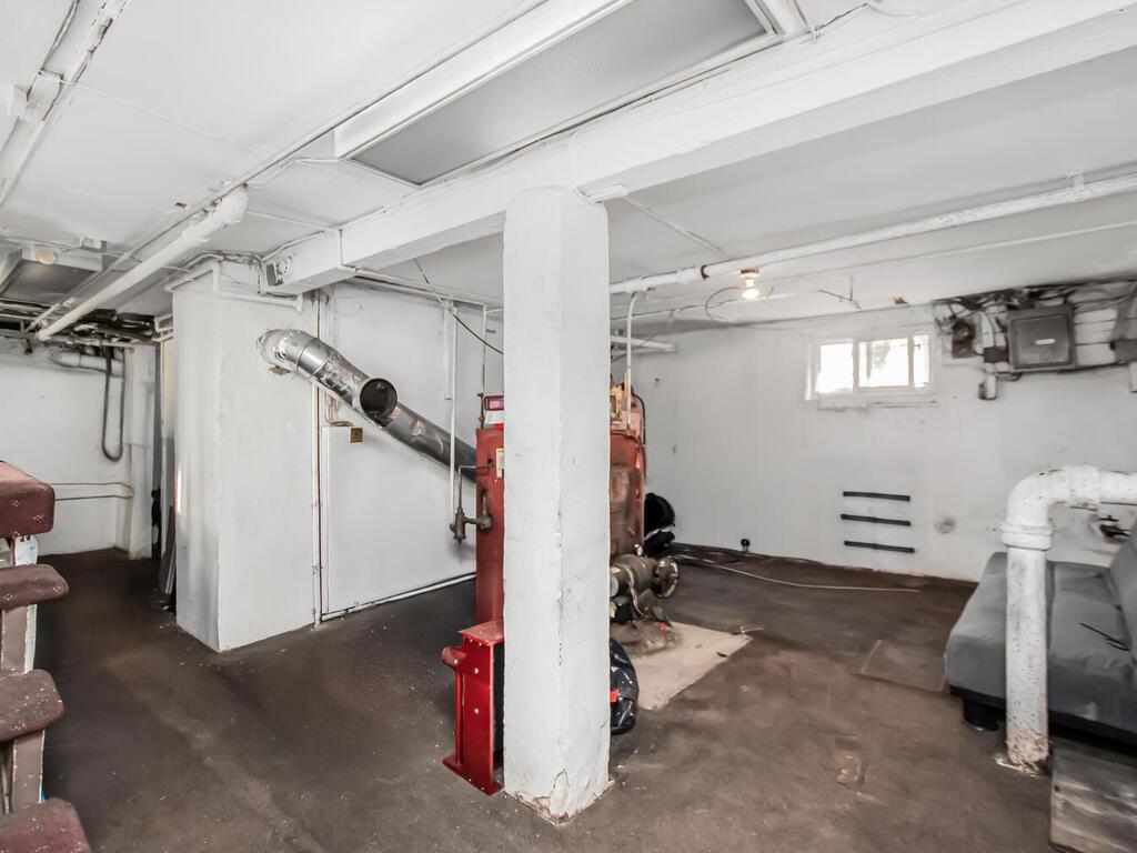 Yonkers, New York, 10710, United States, 3 Bedrooms Bedrooms, ,2 BathroomsBathrooms,Residential,For Sale,1982503