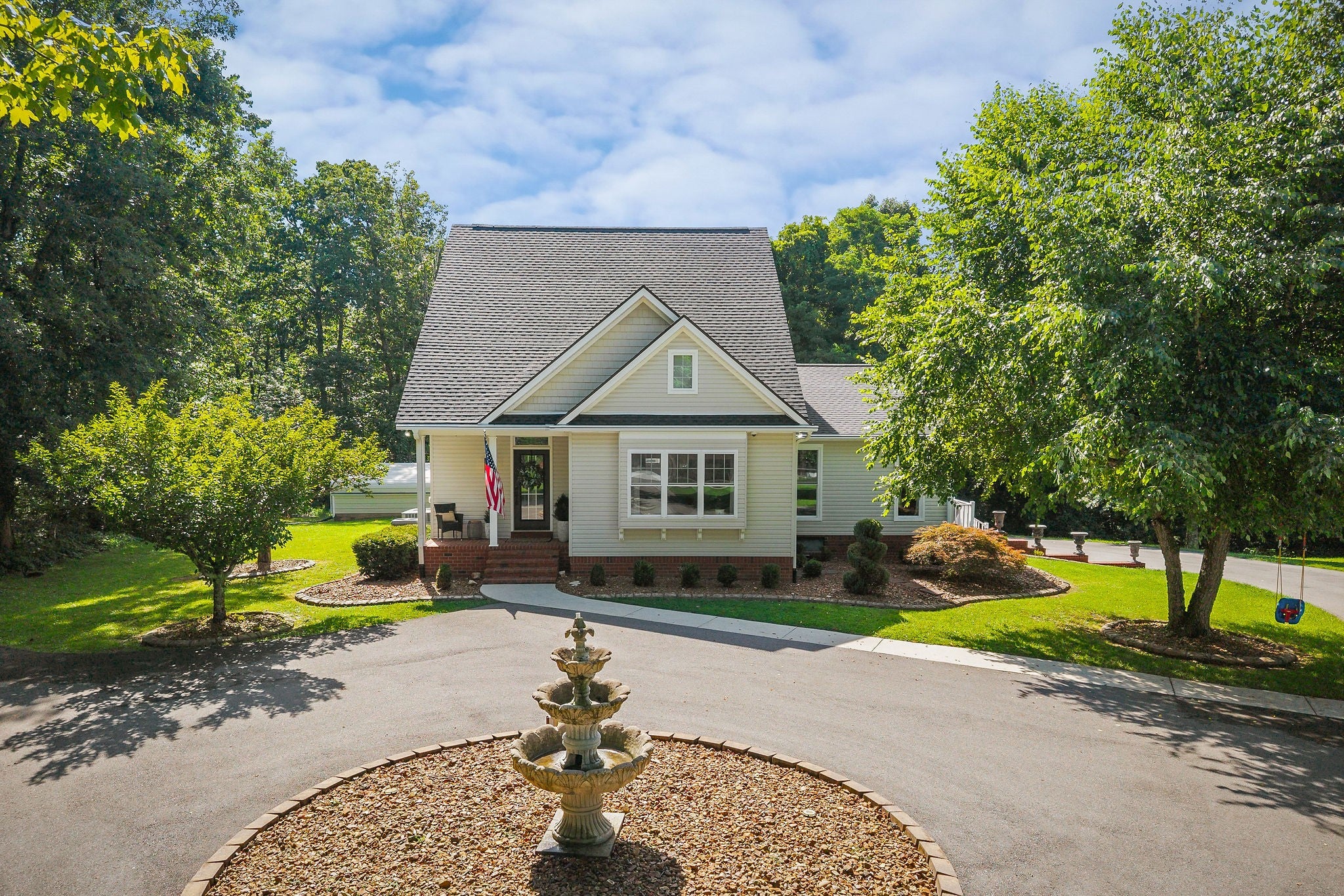 Smithville, Tennessee, 37166, United States, 1 Bedroom Bedrooms, ,4 BathroomsBathrooms,Residential,For Sale,2006606