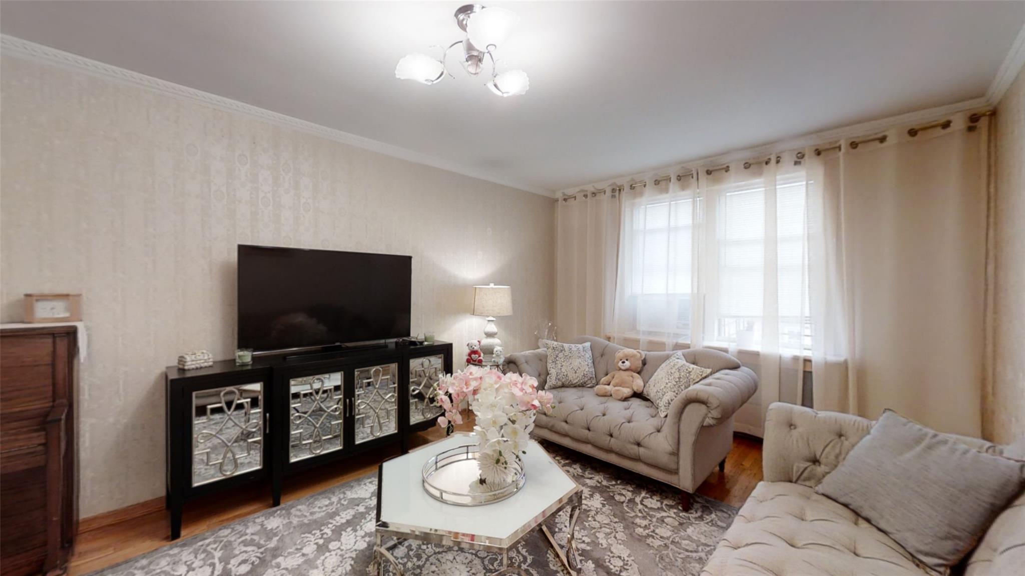 Rego Park, New York, 11374, United States, 2 Bedrooms Bedrooms, ,2 BathroomsBathrooms,Residential,For Sale,1796188