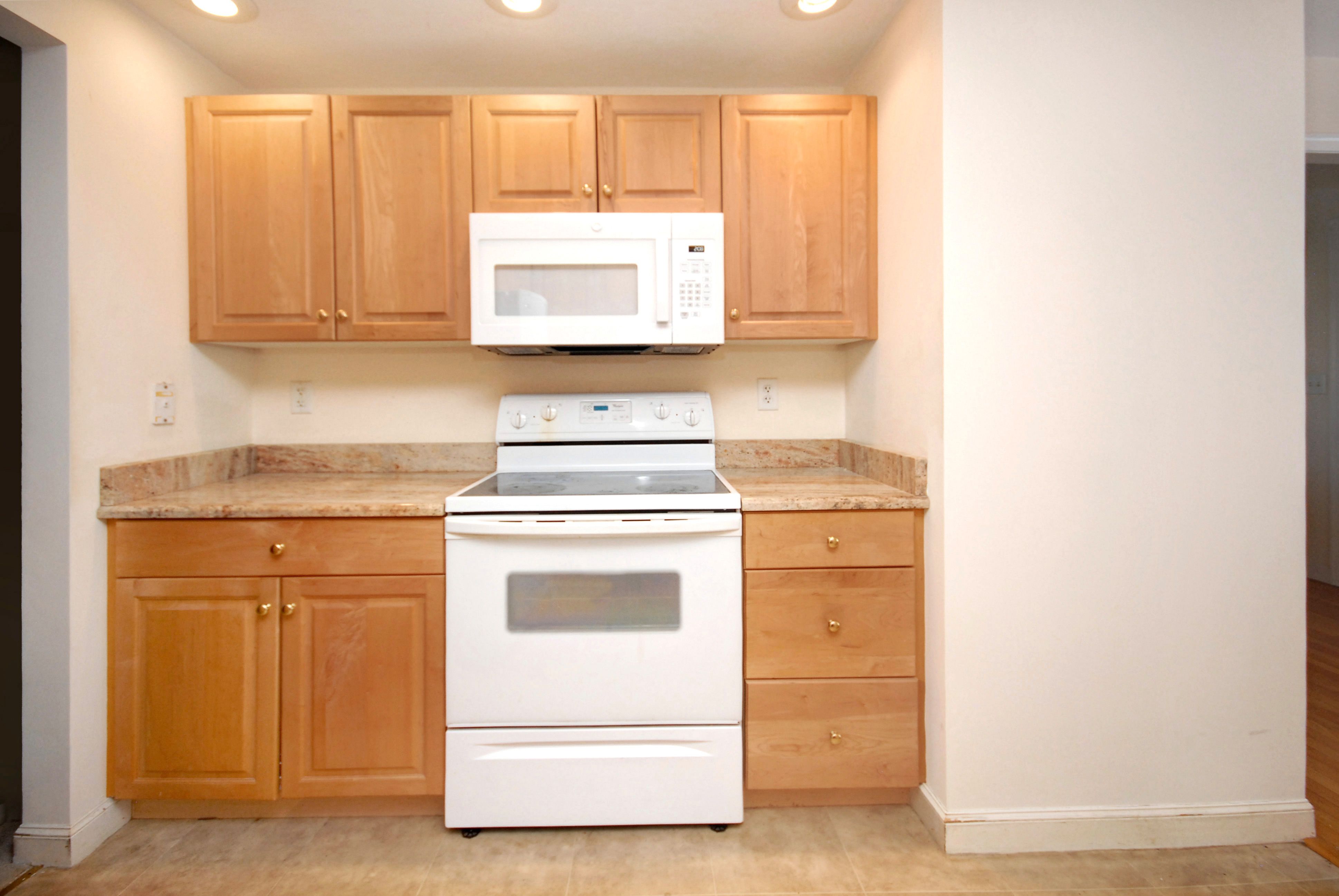  4 Autumn Drive, Unit B, Hudson, MA 01749 - 物件實景