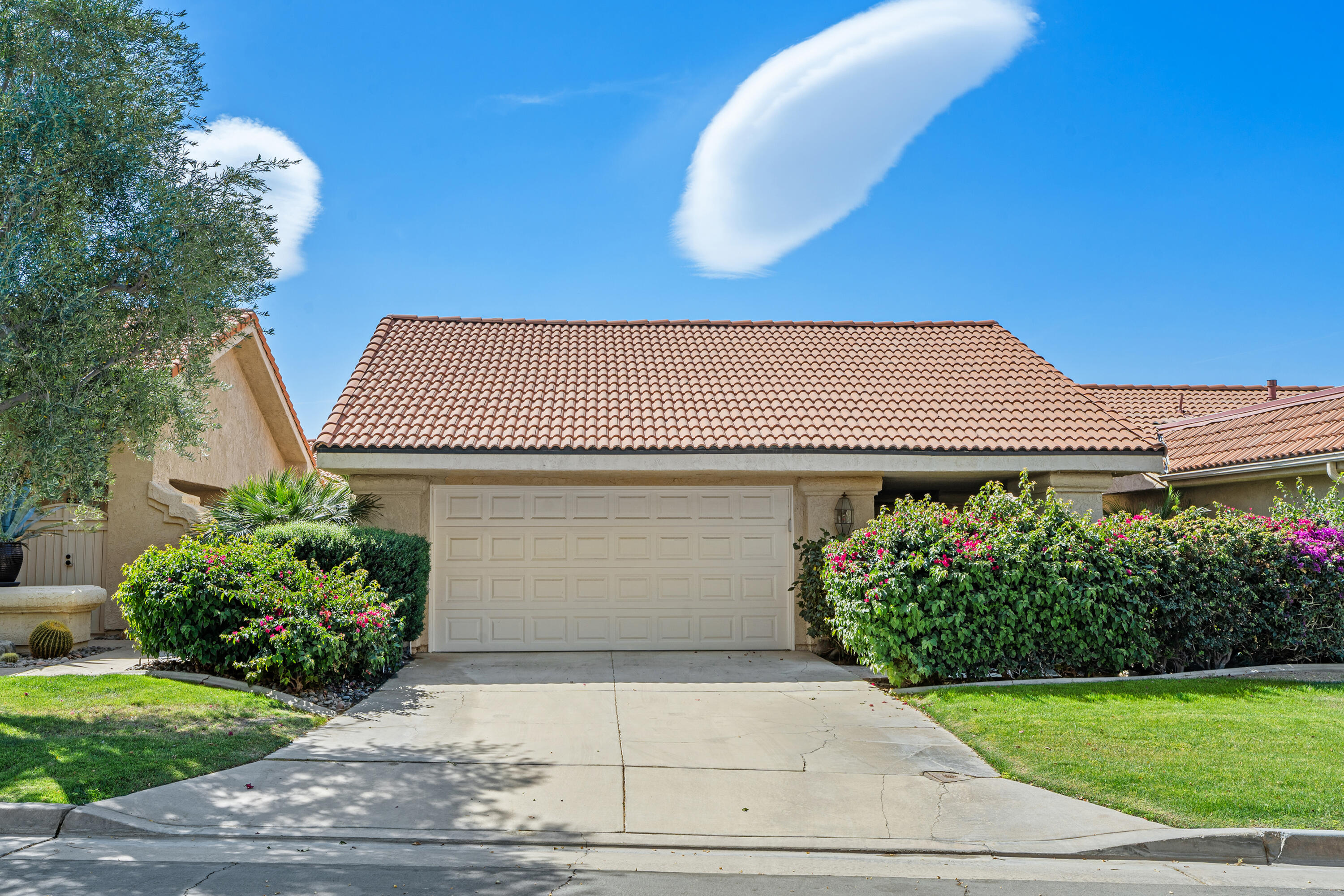 Palm Desert, California, 92260, United States, 3 Bedrooms Bedrooms, ,2 BathroomsBathrooms,Residential,For Sale,1874697