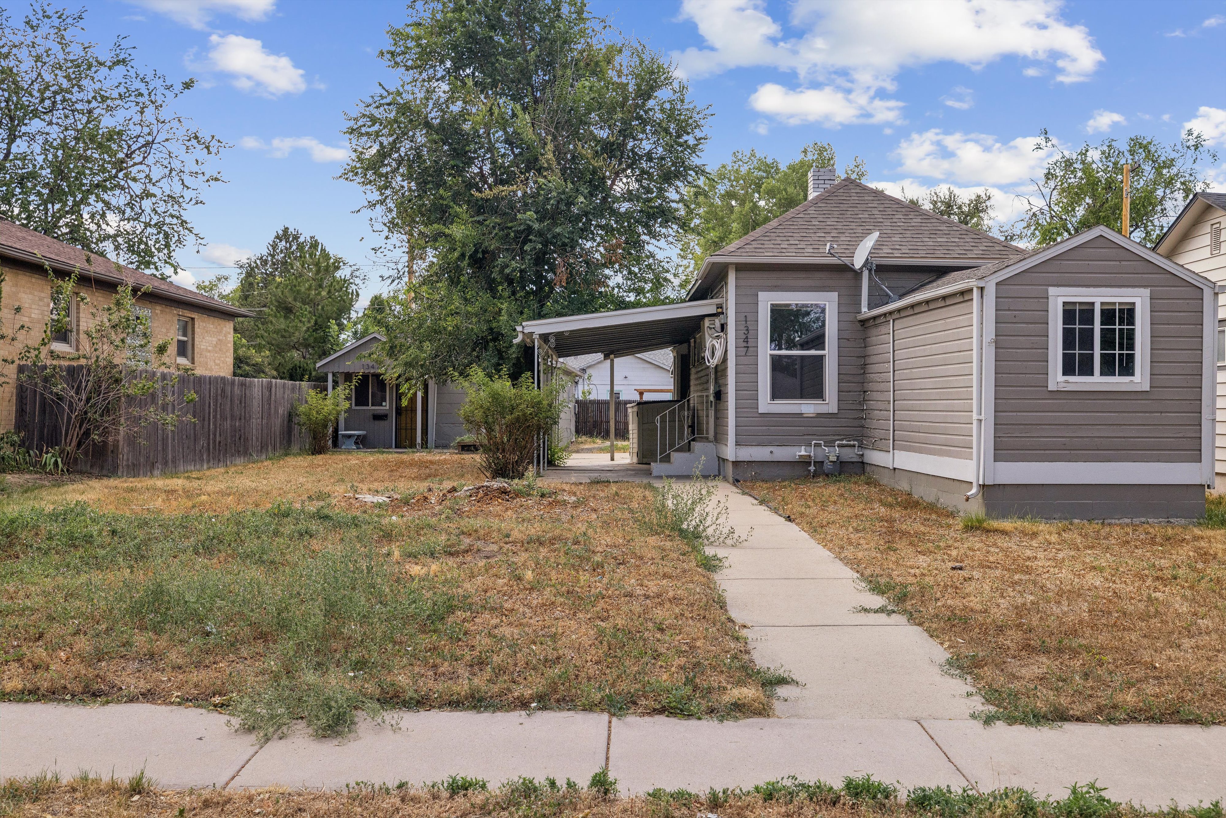  A rare opportunity to own a three-unit residential income property designed for - 物件實景