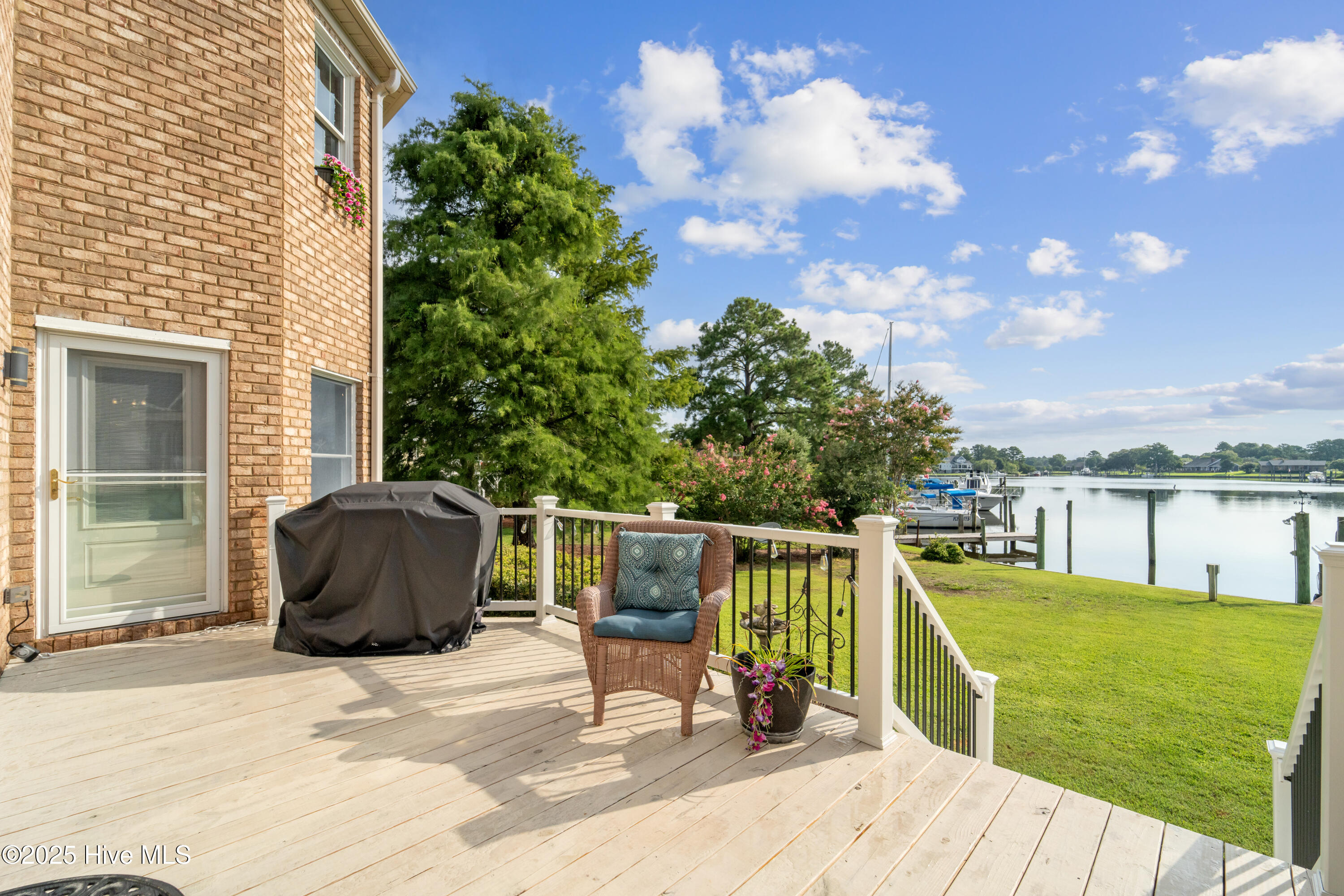 New Bern, North Carolina, 28560, United States, 4 Bedrooms Bedrooms, ,3 BathroomsBathrooms,Residential,For Sale,1907556