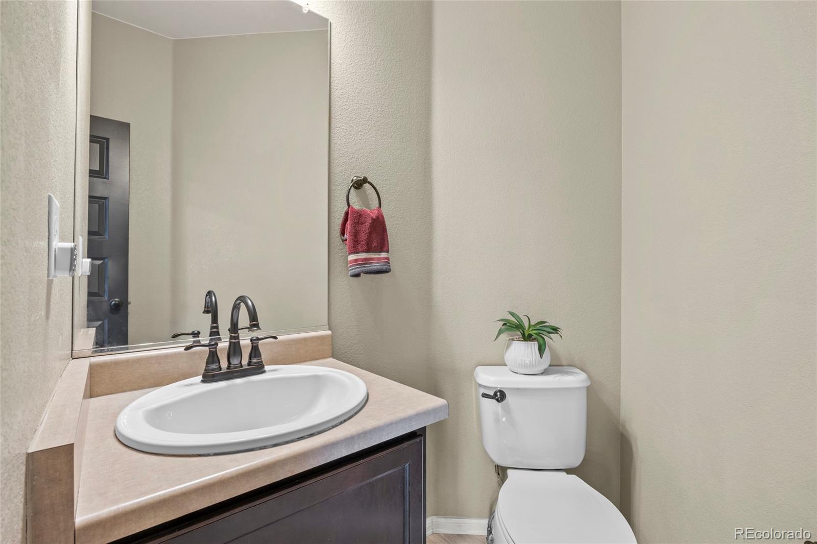 Aurora, Colorado, 80018, United States, 5 Bedrooms Bedrooms, ,3 BathroomsBathrooms,Residential,For Sale,1993047