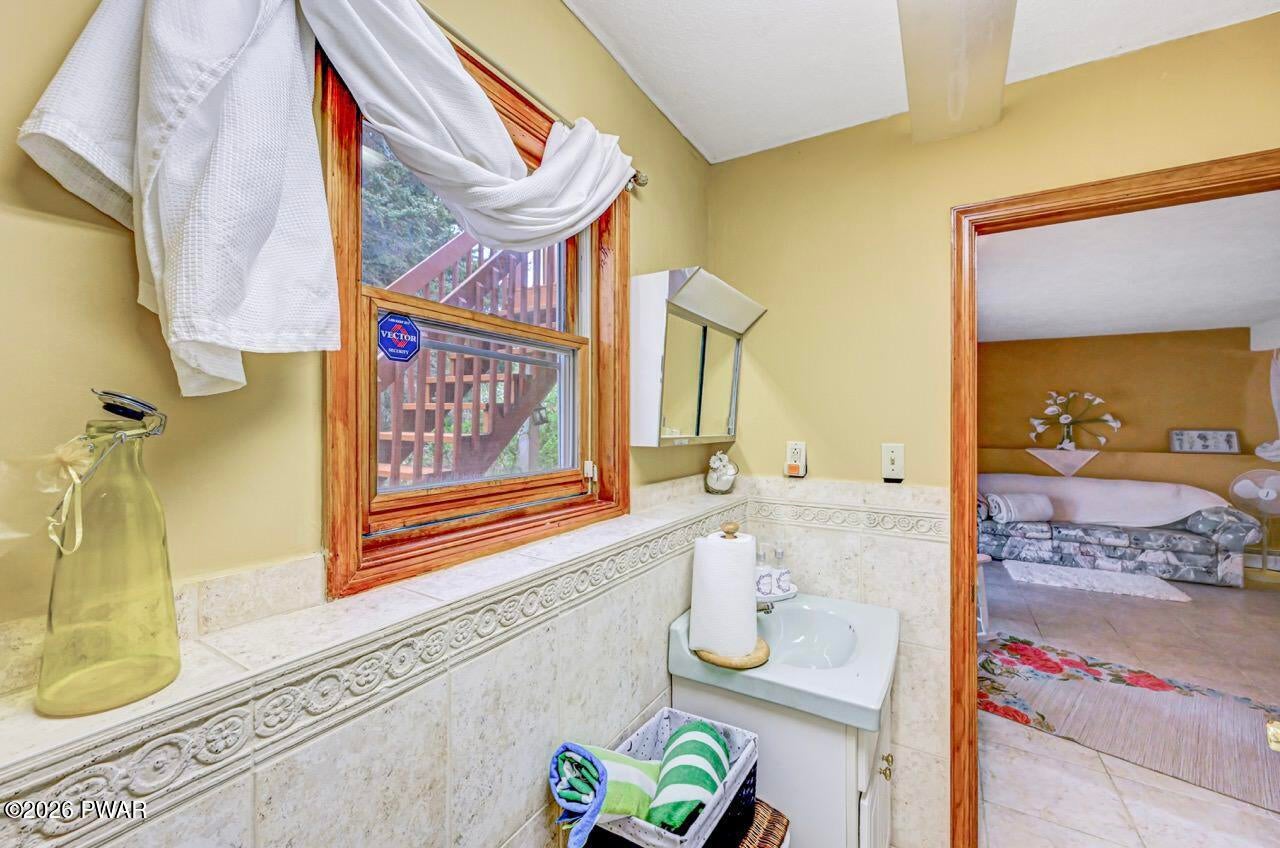 Hawley, Pennsylvania, 18428, United States, 3 Bedrooms Bedrooms, ,3 BathroomsBathrooms,Residential,For Sale,2045204