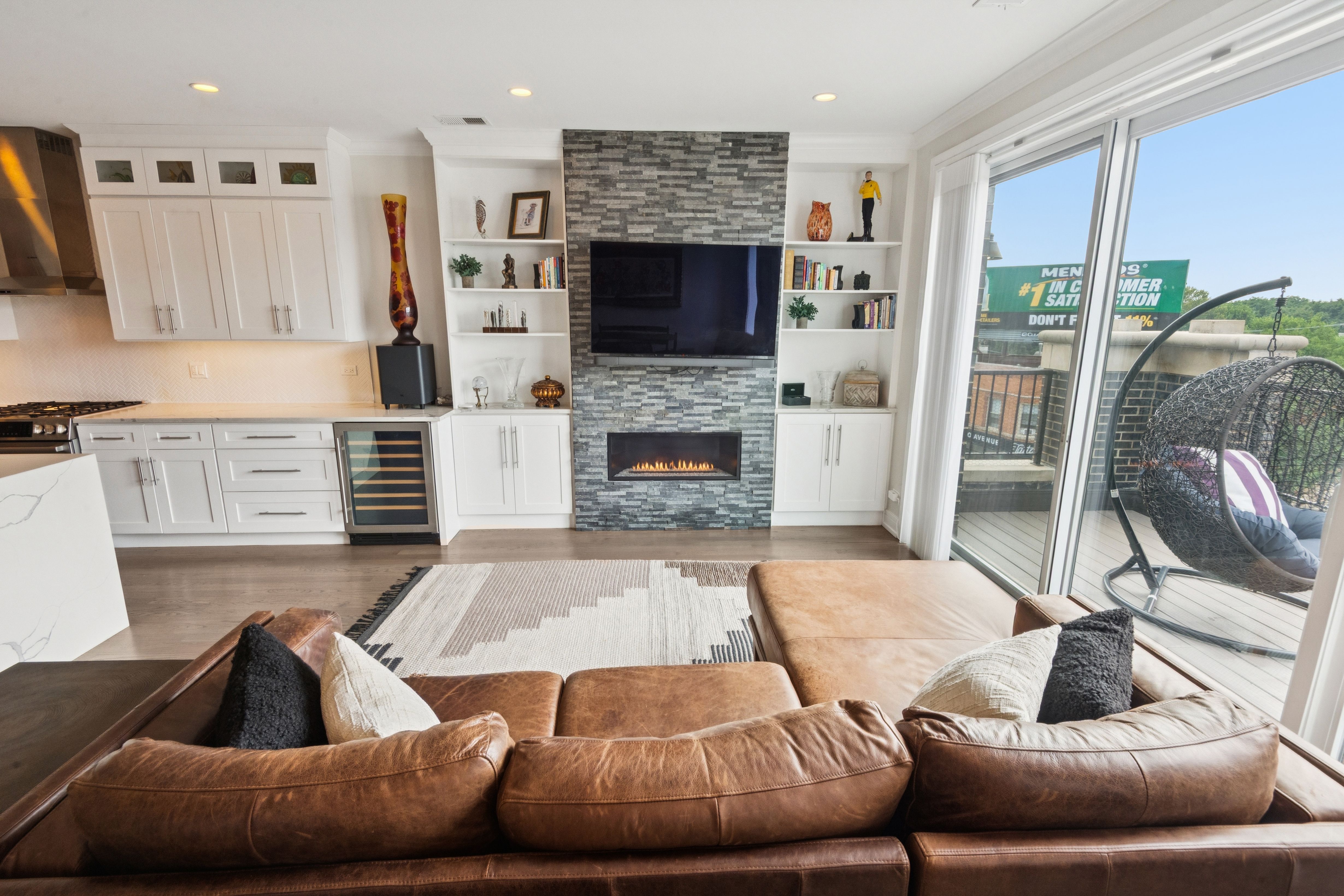  Move-In-Ready Penthouse With Exceptional Indoor-Outdoor Living - 物件實景