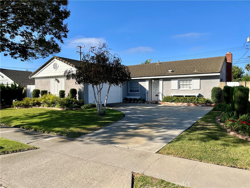 Huntington Beach, California, 92649, United States, 4 Bedrooms Bedrooms, ,2 BathroomsBathrooms,Residential,For Sale,1989631