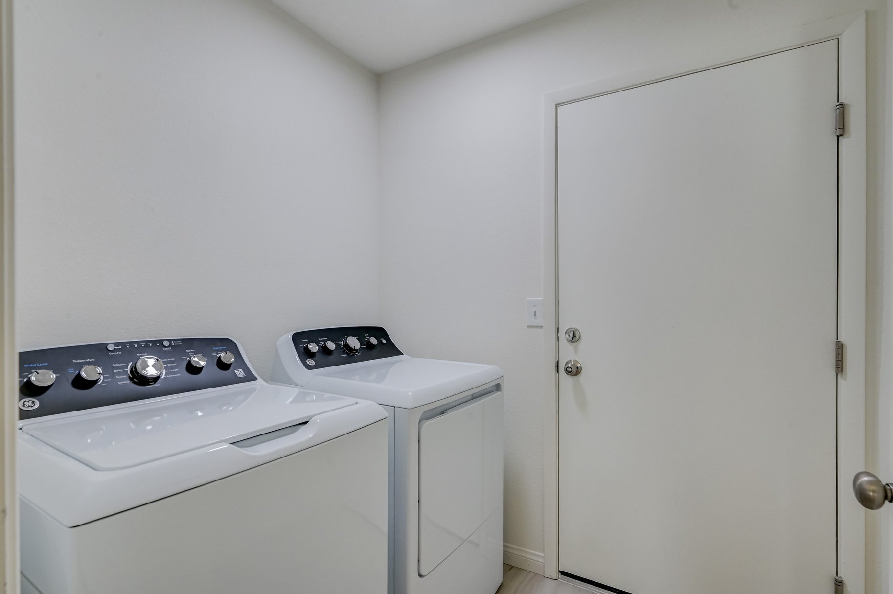  Newly Updated 3 Bed 2 Bath - 物件實景