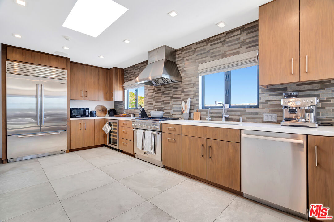 Malibu, California, 90265, United States, 4 Bedrooms Bedrooms, ,3 BathroomsBathrooms,Residential,For Sale,1925740