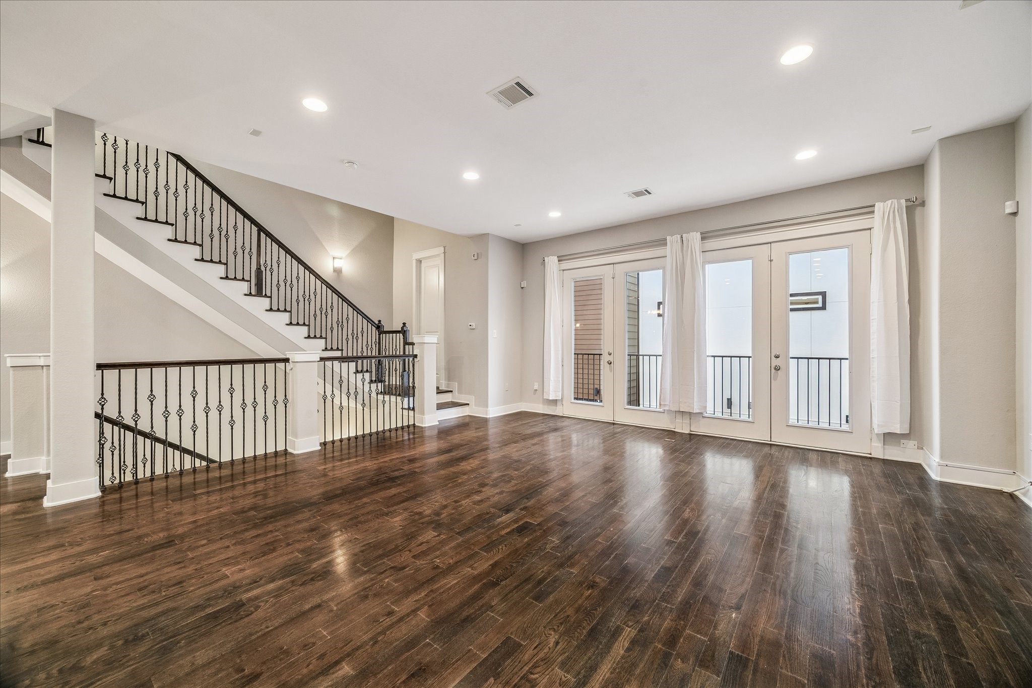  608 W 28th Street B - 物件實景