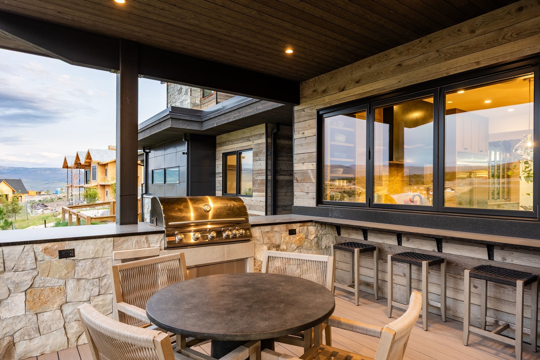  New Mountain Contemporary Home on Rare Double Lot with Timp Views - 物件實景