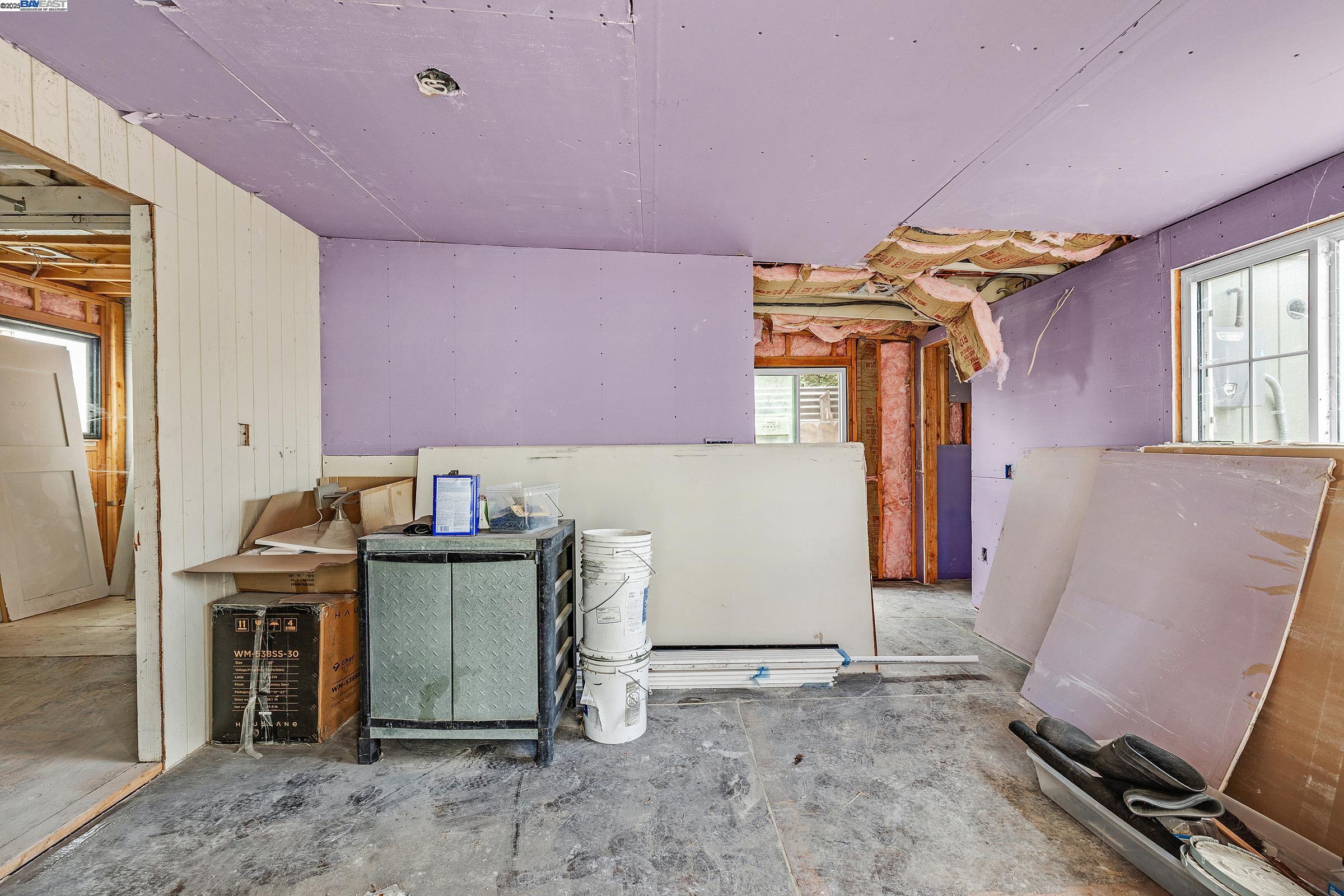 Oakland, California, 94605, United States, 4 Bedrooms Bedrooms, ,1 BathroomBathrooms,Residential,For Sale,1941828