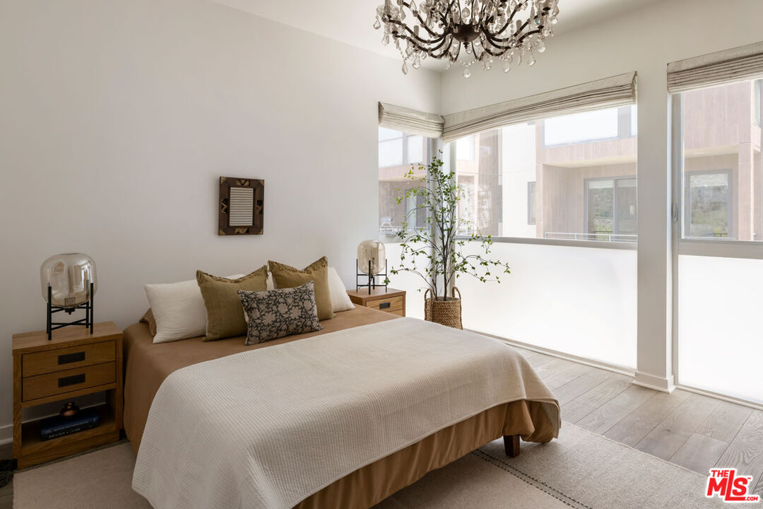 Los Angeles, California, 90026, United States, 3 Bedrooms Bedrooms, ,4 BathroomsBathrooms,Residential,For Sale,1927240