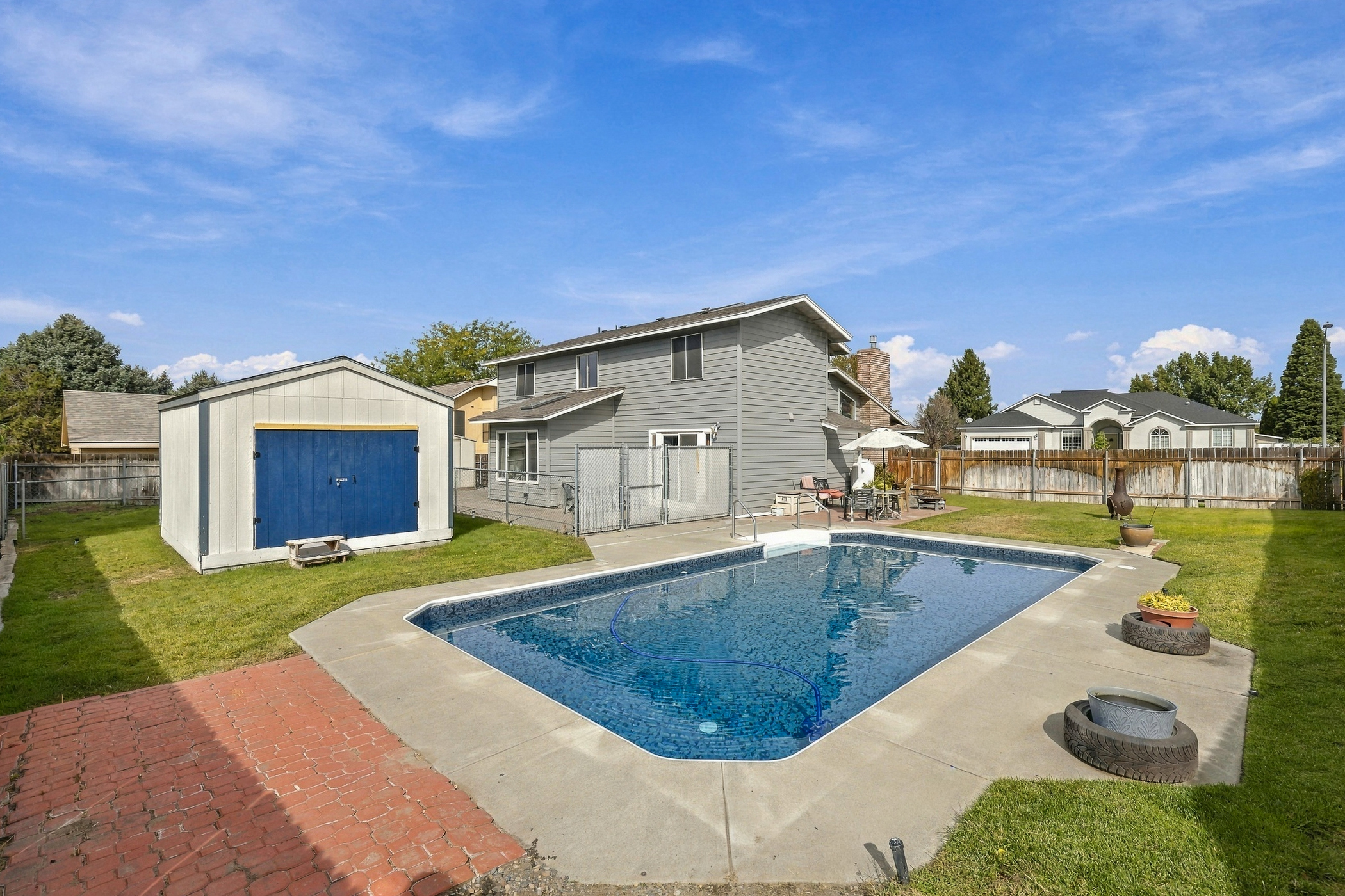  Spacious home plus pool - 物件實景