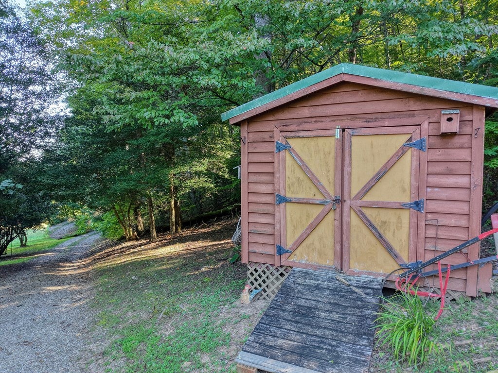 Blairsville, Georgia, 30512, United States, 2 Bedrooms Bedrooms, ,2 BathroomsBathrooms,Residential,For Sale,1932142