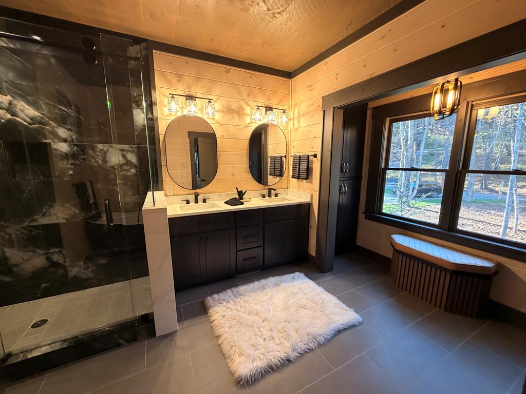 Mineral Bluff, Georgia, 30559, United States, 4 Bedrooms Bedrooms, ,5 BathroomsBathrooms,Residential,For Sale,1986837